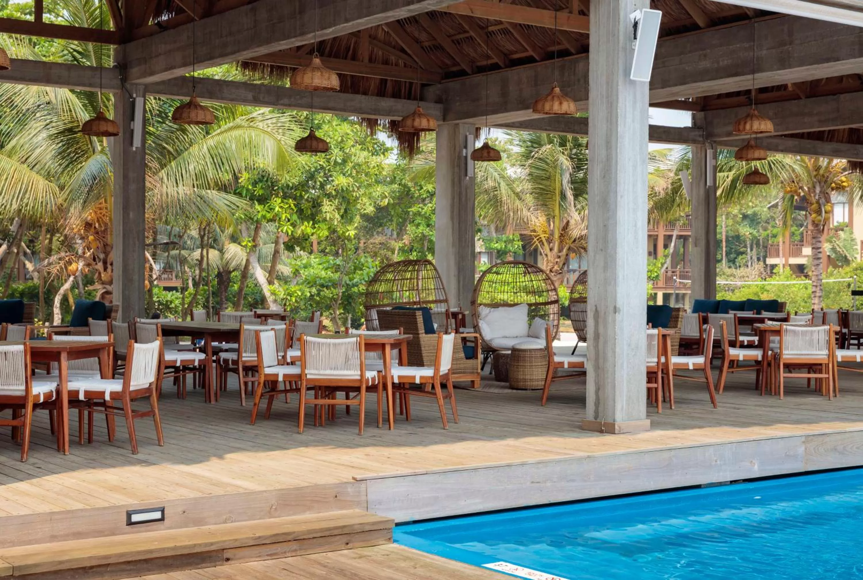 Restaurant/places to eat in Indura Beach & Golf Resort Curio Collection By Hilton