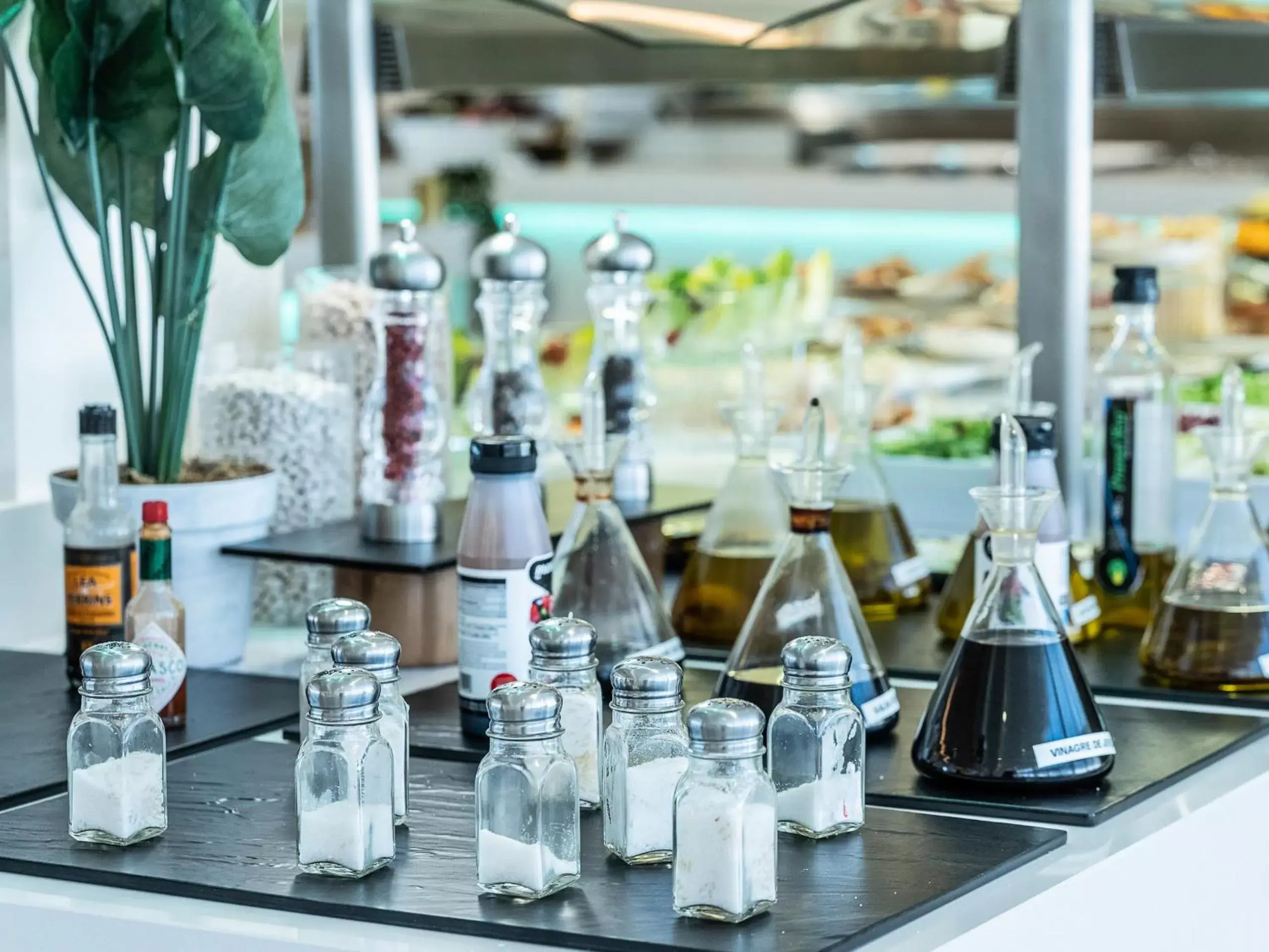 Restaurant/places to eat in ON ALETA ROOM designed for adults Restaurant/places to eat in ON ALETA ROOM designed for adults