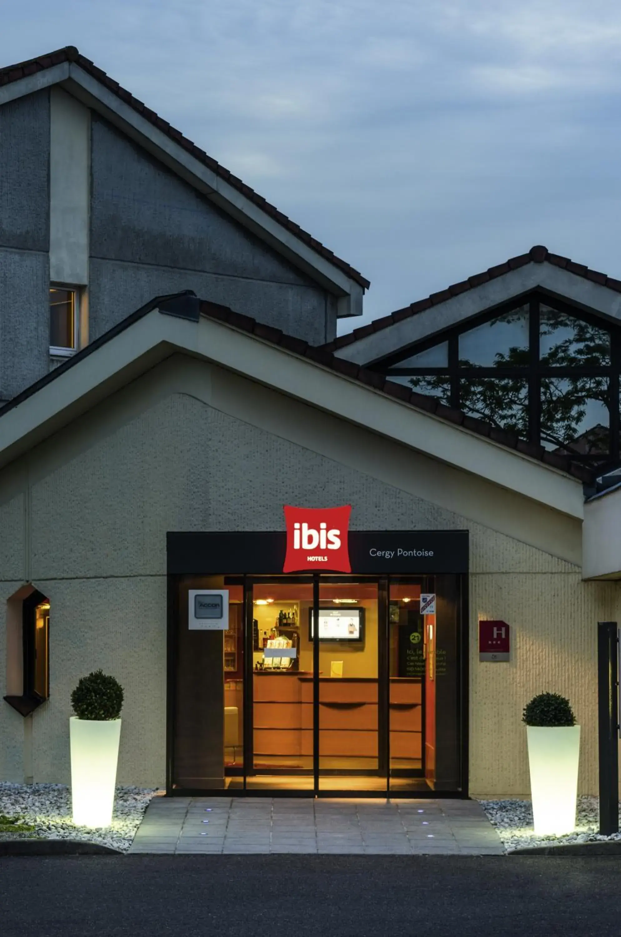 Property building in ibis Cergy Pontoise Le Port Property building in ibis Cergy Pontoise Le Port