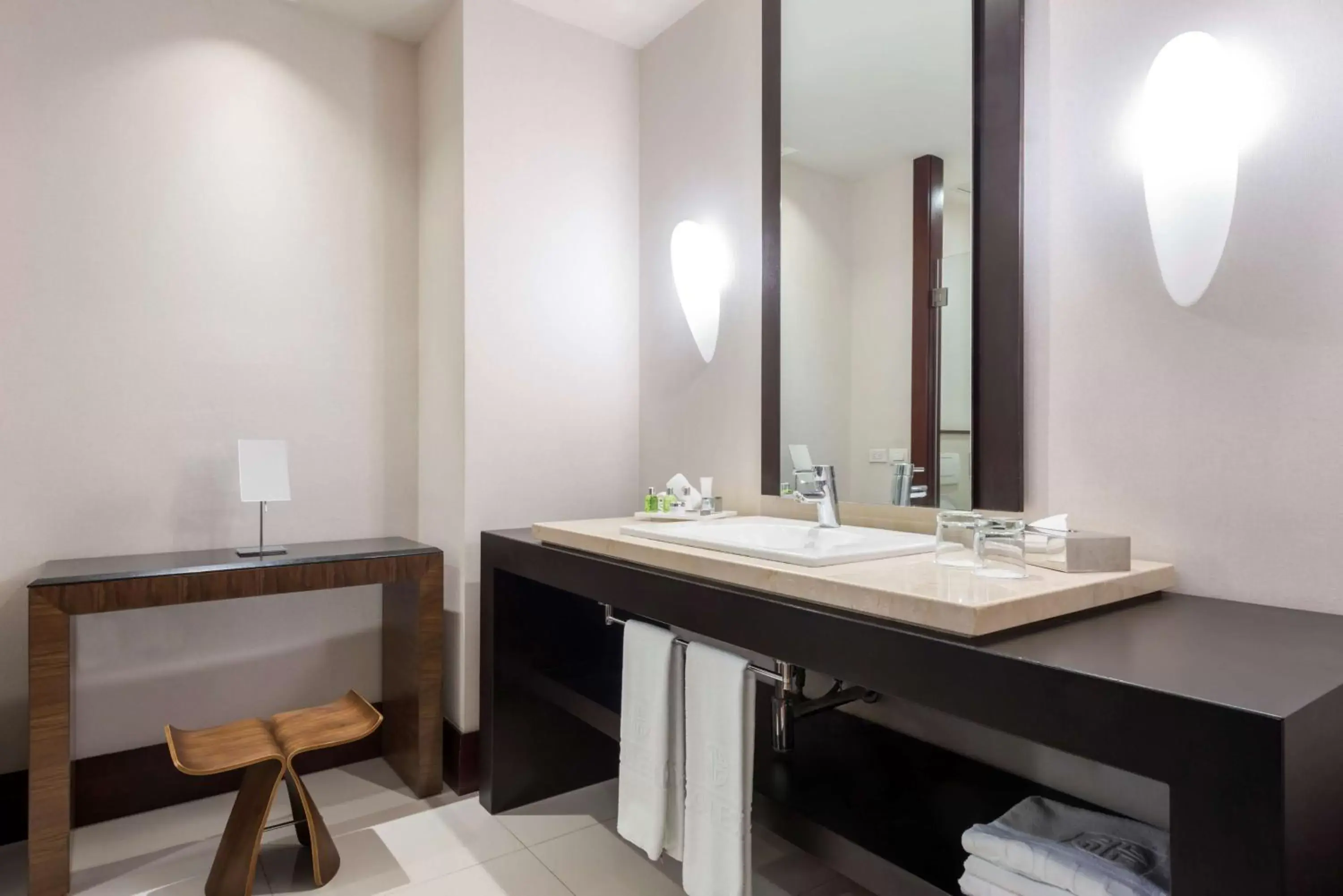 Photo of the whole room, Bathroom in NH Collection Guadalajara Providencia