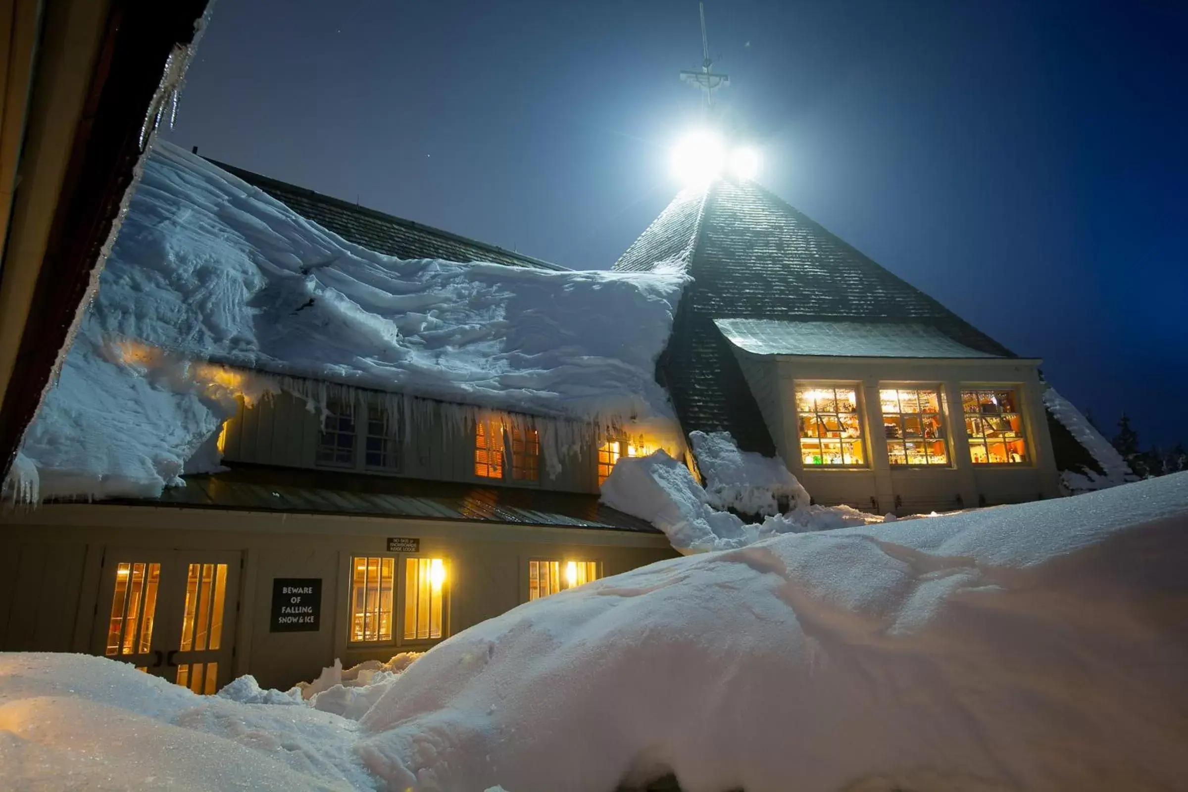 Facade/entrance, Winter in Timberline Lodge