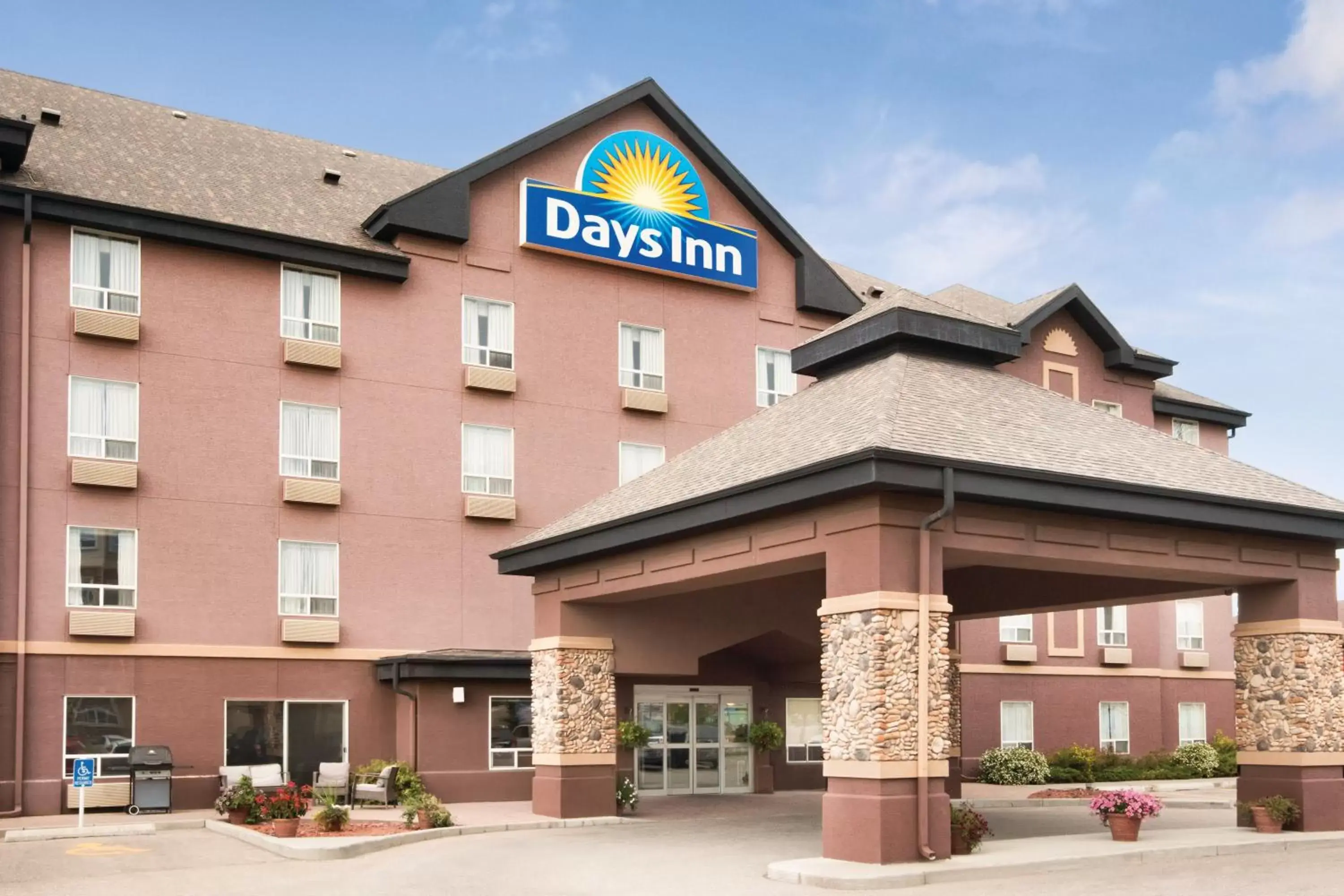 Facade/entrance, Property Building in Days Inn by Wyndham Calgary Airport