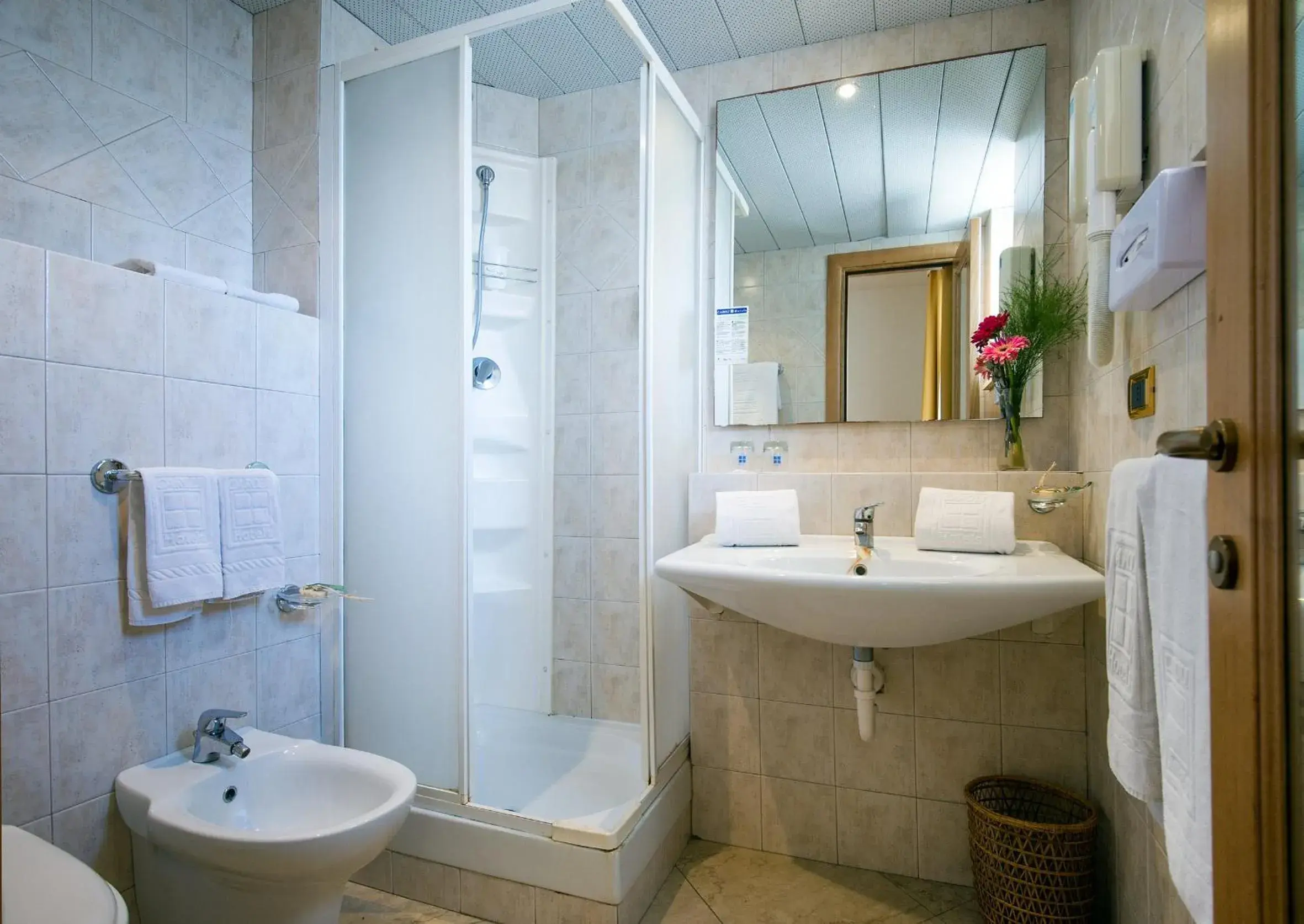 Bathroom in Joli Park Hotel - Caroli Hotels