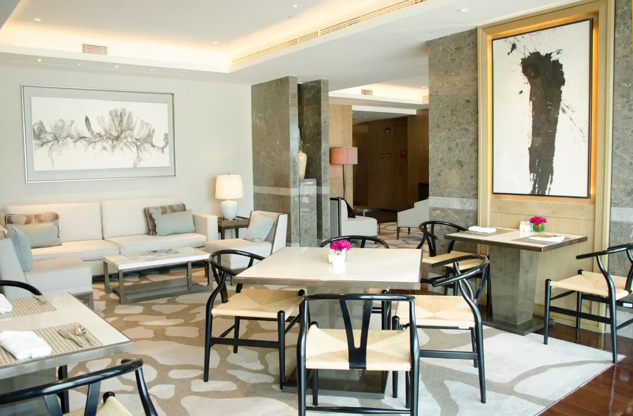 Lounge or bar, Restaurant/Places to Eat in Sheraton Zhuhai Hotel