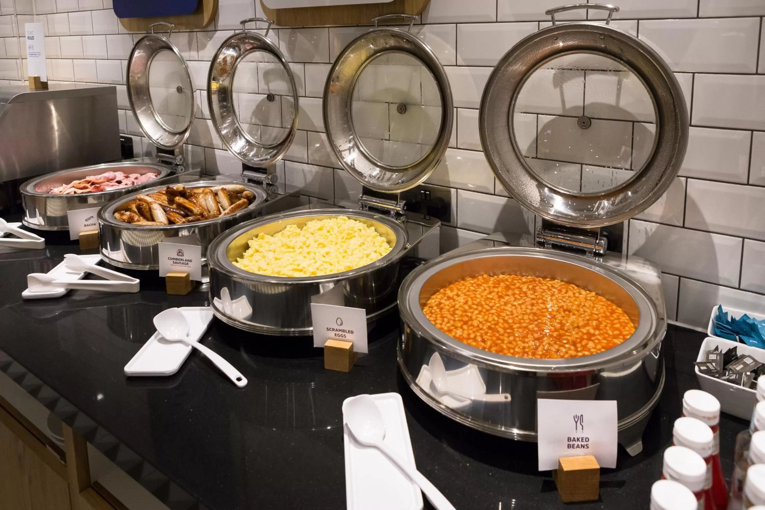 Restaurant/places to eat in Holiday Inn Express London - Watford Junction by IHG