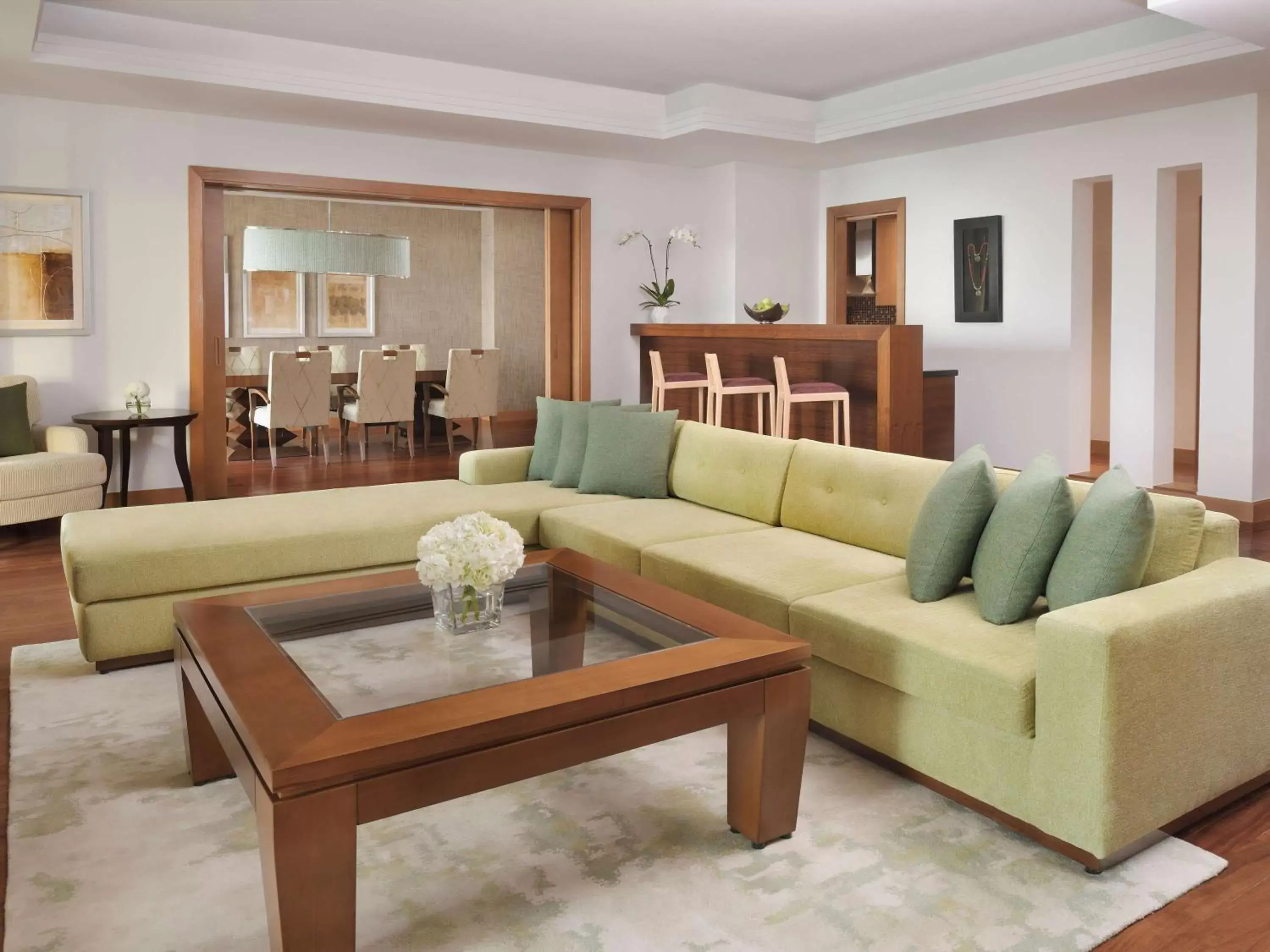Bedroom, Seating Area in Mövenpick Hotel Jumeirah Beach