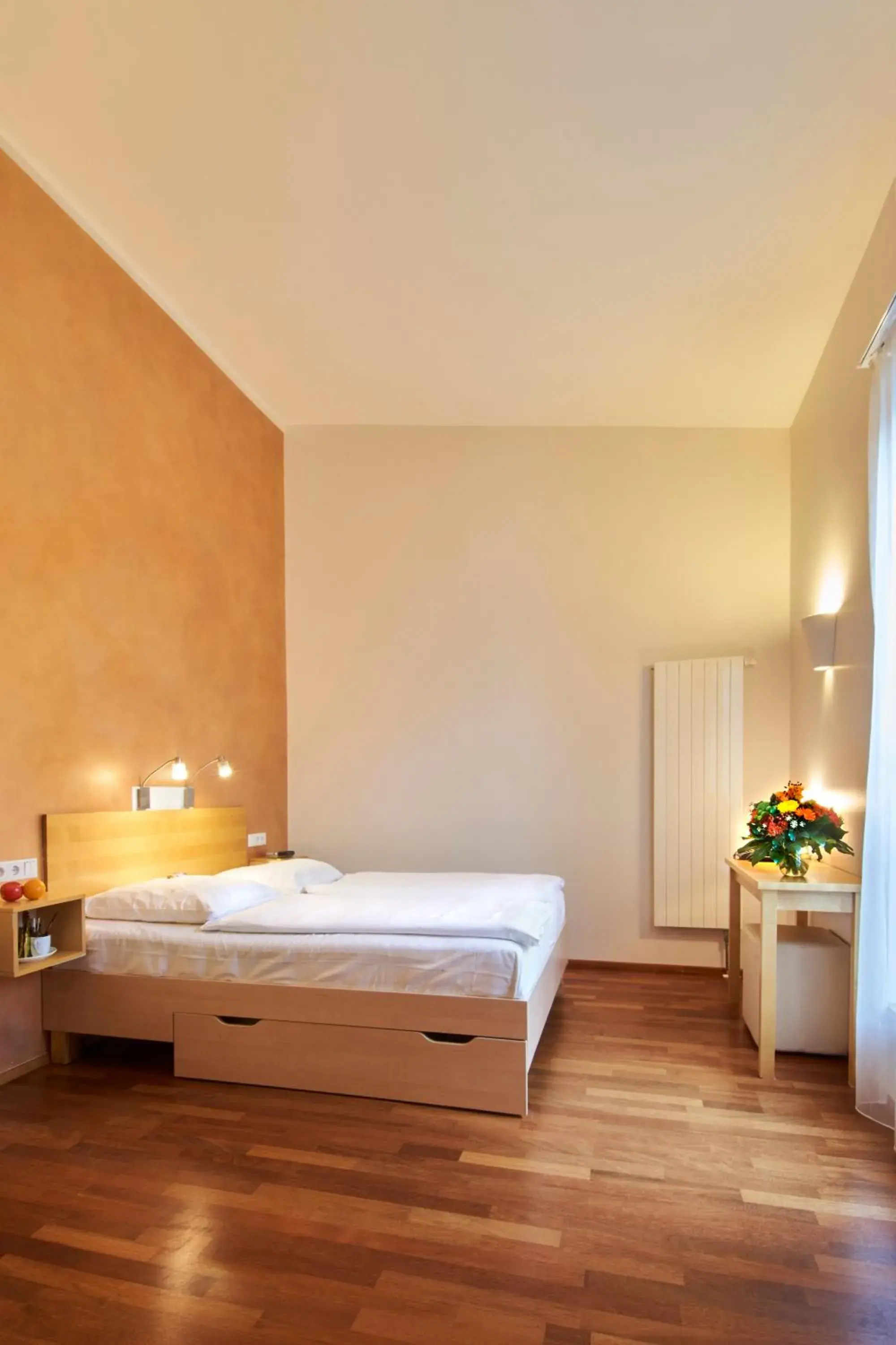 Photo of the whole room, Bed in Town Hotel Wiesbaden - kleines Privathotel mit Self-Check-In in Bestlage