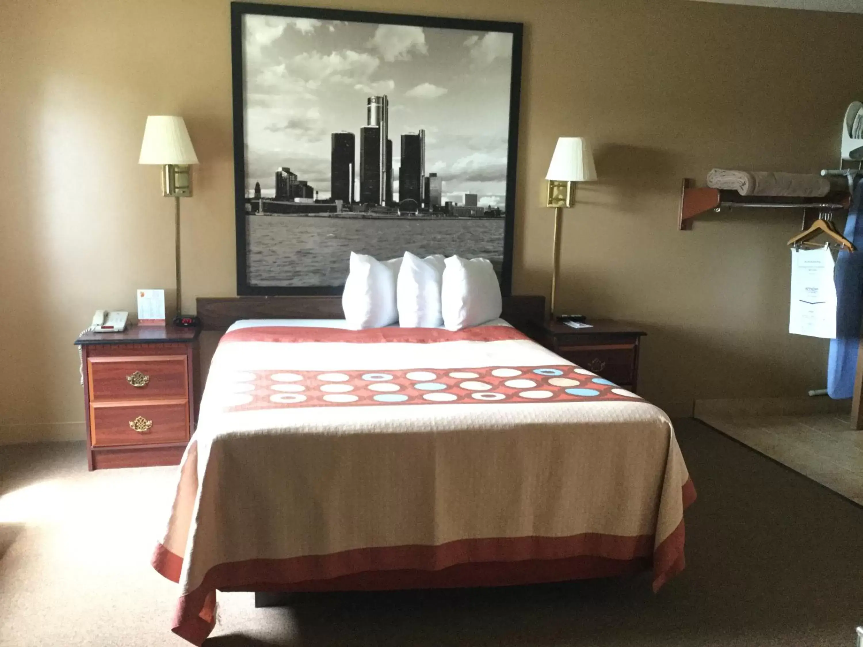 Photo of the whole room, Bed in Super 8 by Wyndham Imlay City