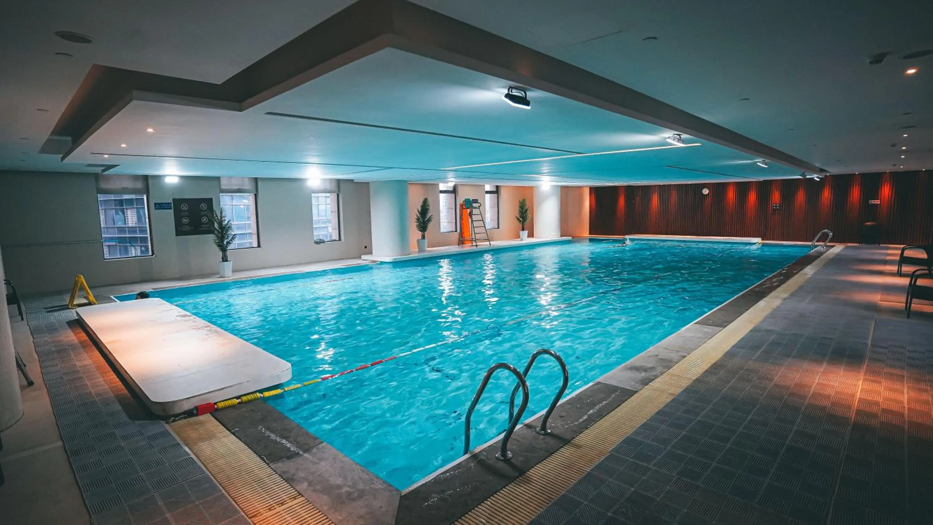 Swimming pool in DoubleTree By Hilton Ningbo Beilun