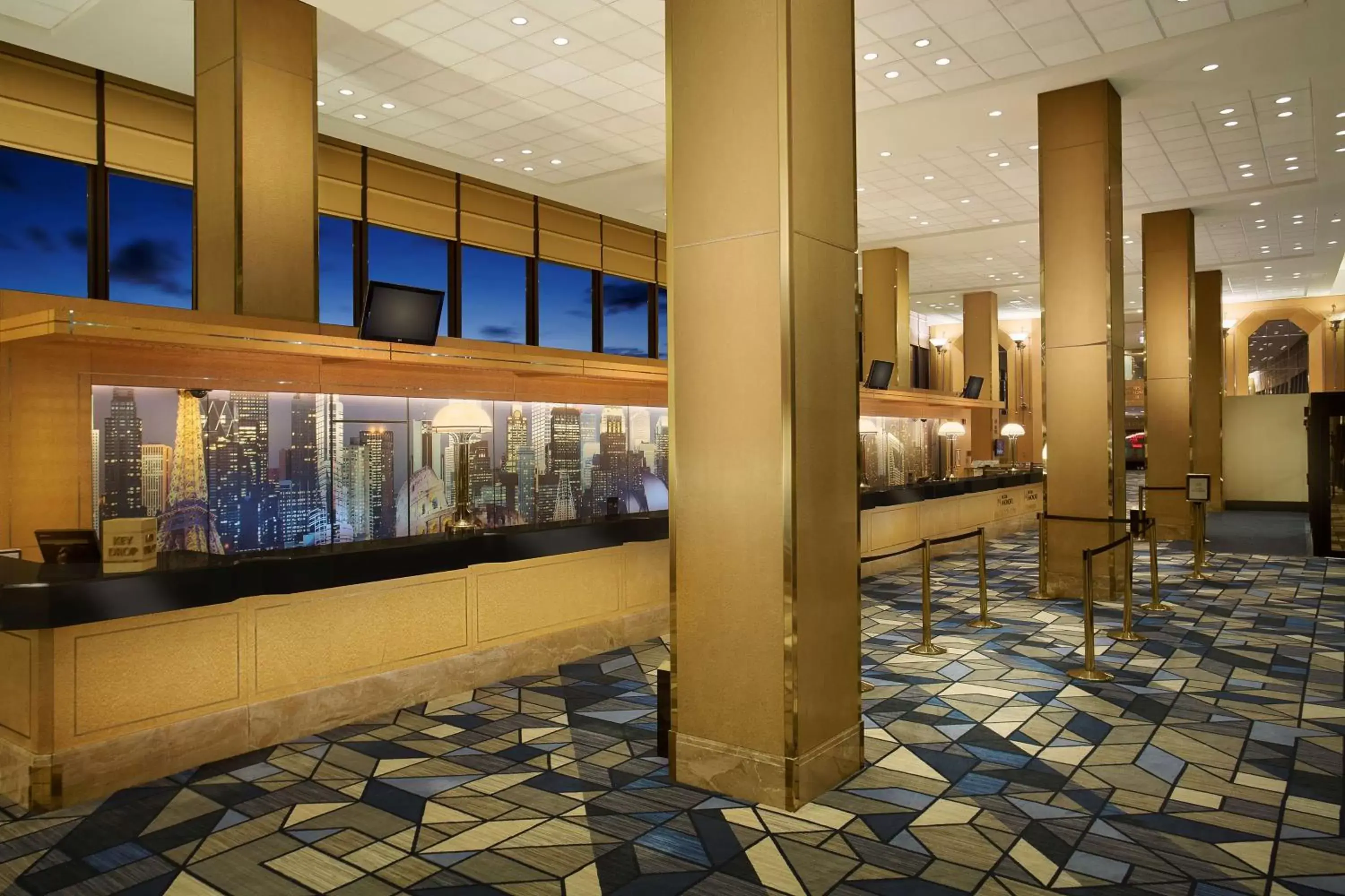 Lobby or reception in Hilton Chicago O'Hare Airport
