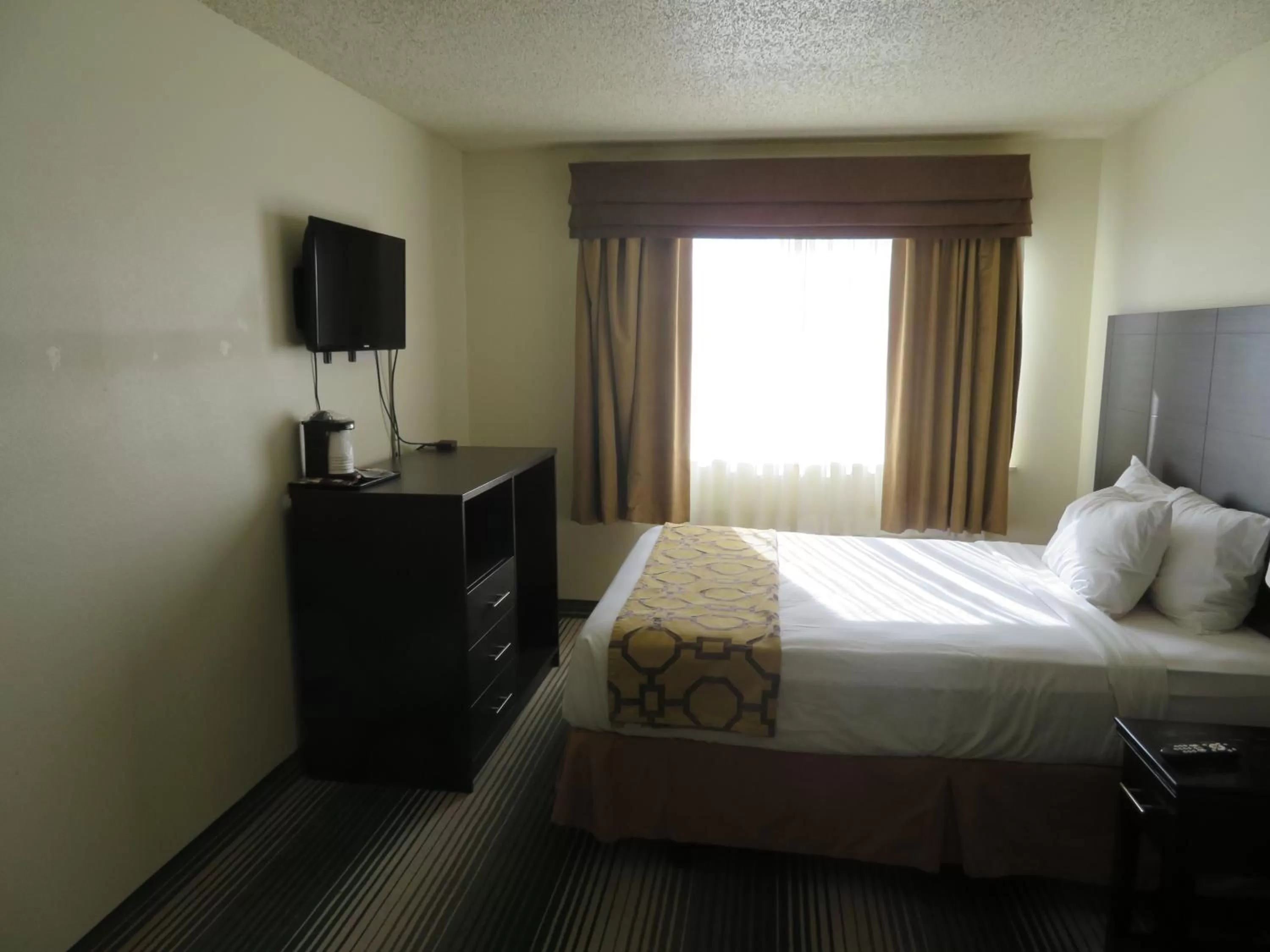 Photo of the whole room, Bed in GreenTree Inn Montrose