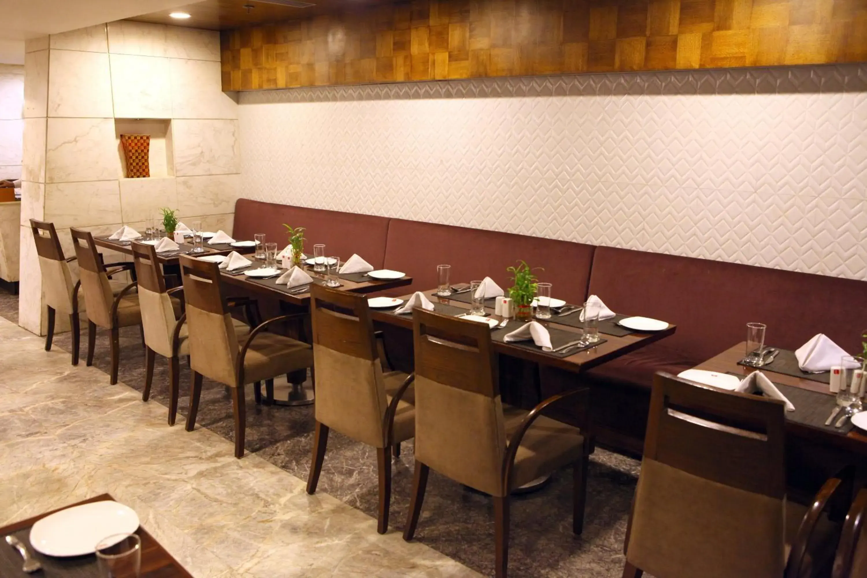 Restaurant/Places to Eat in Lords Plaza Surat