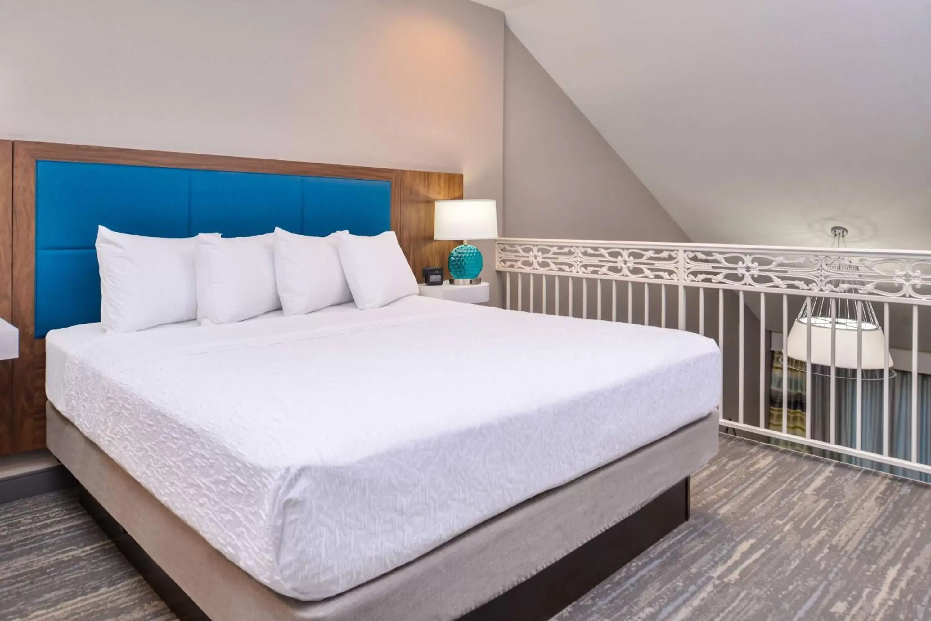 Bed in Hampton Inn & Suites Boise/Spectrum