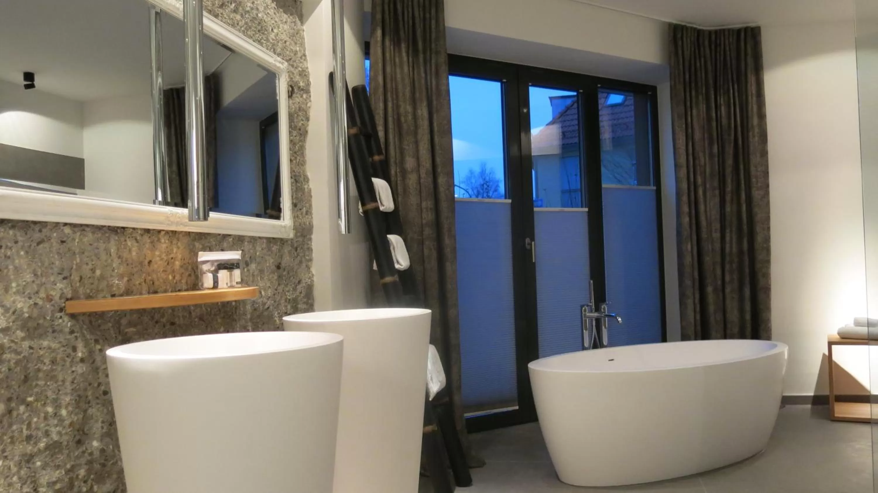 Bathroom in Hotel im Bunker