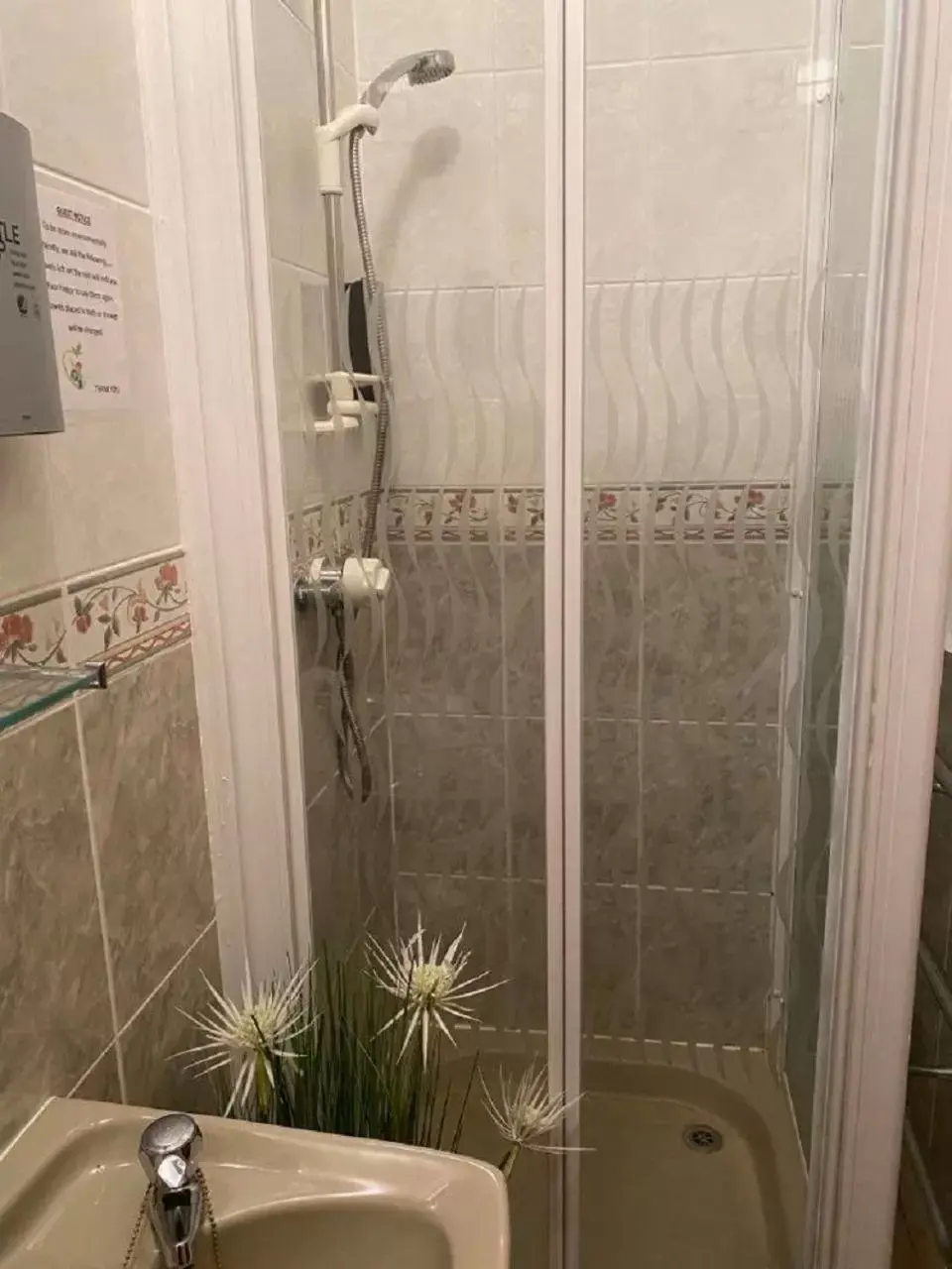 Shower, Bathroom in Burlington Hotel