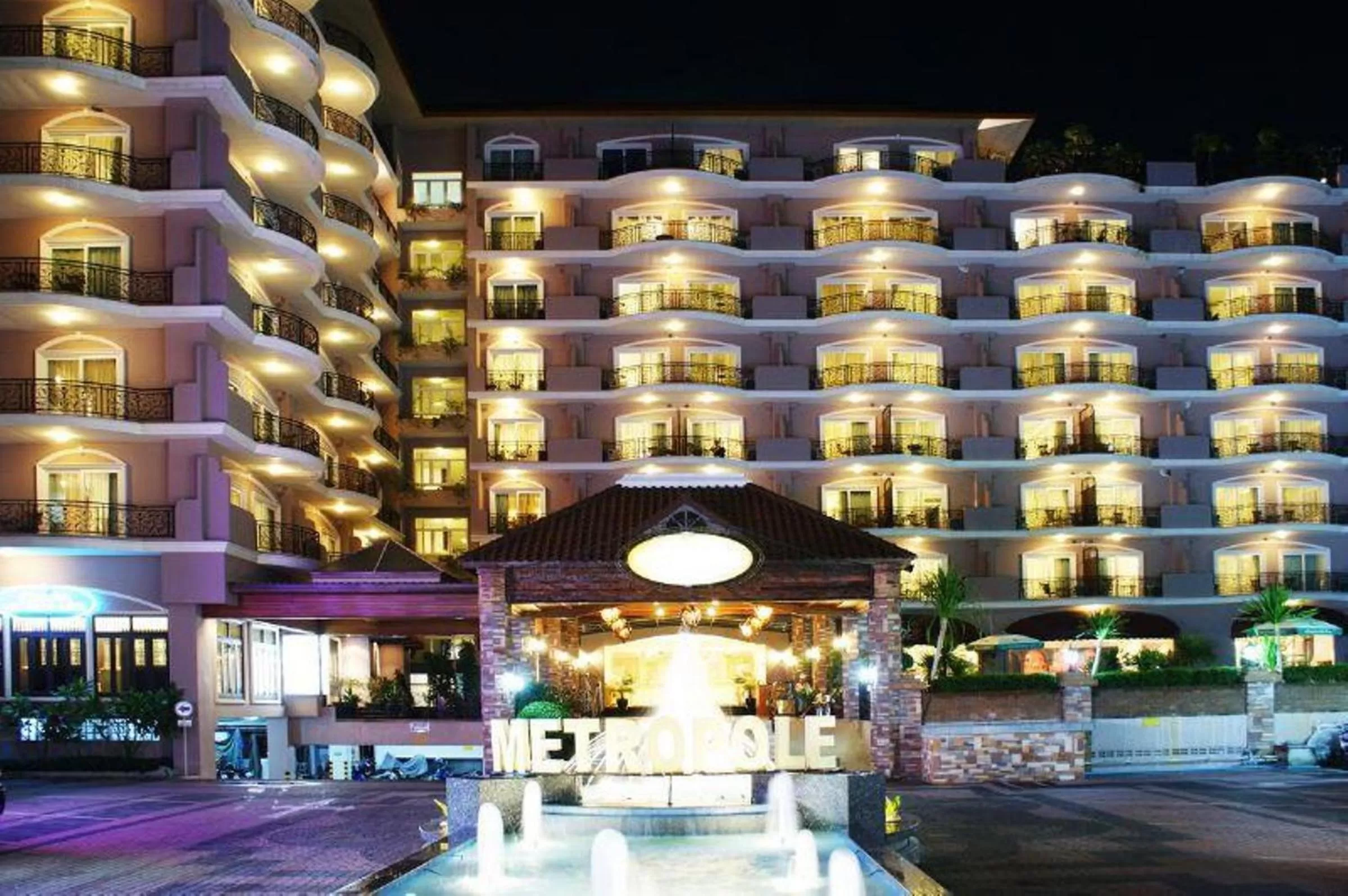 Facade/entrance in LK Metropole