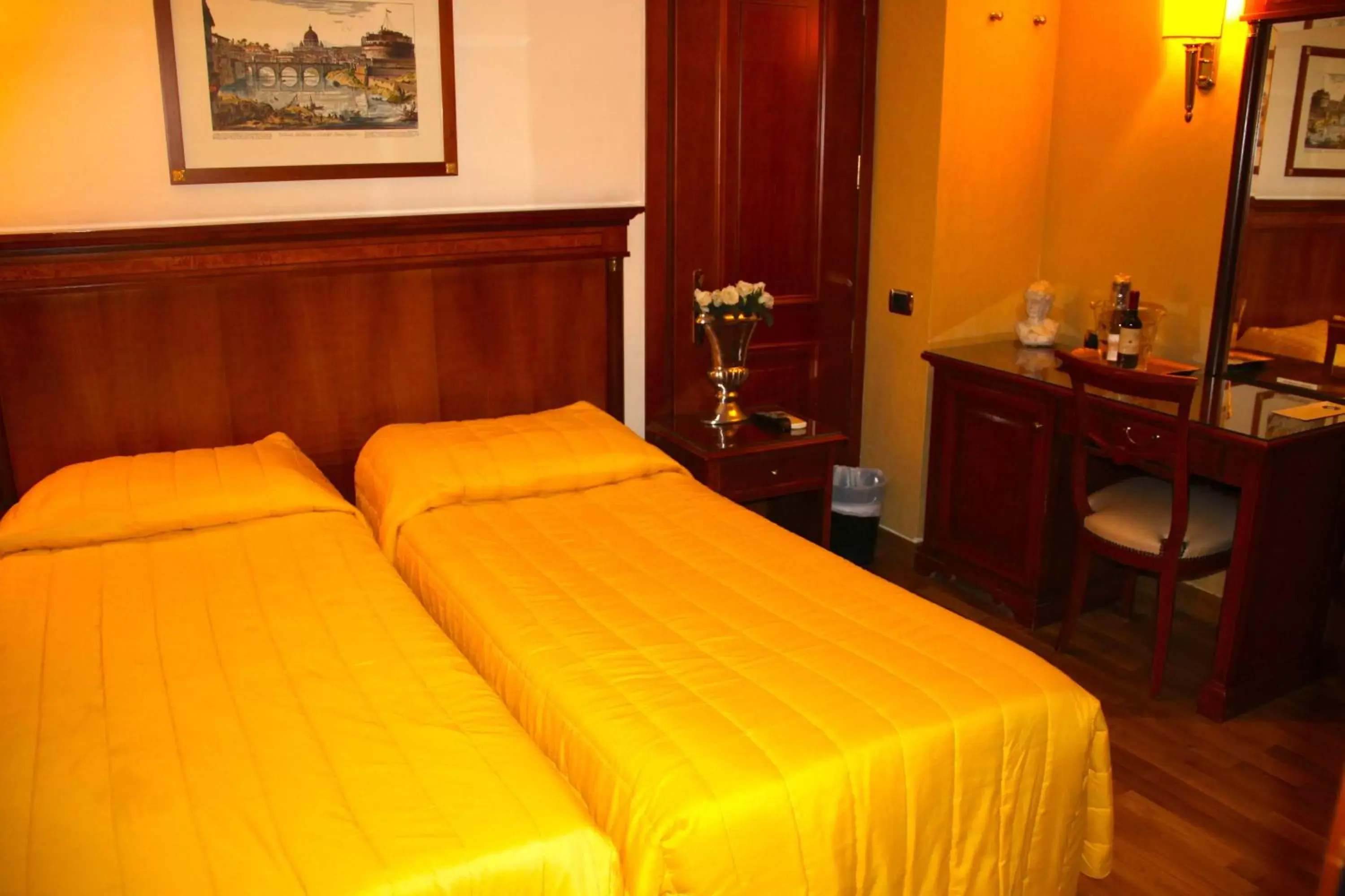 Photo of the whole room, Bed in Luxury Rooms H 2000 Roma
