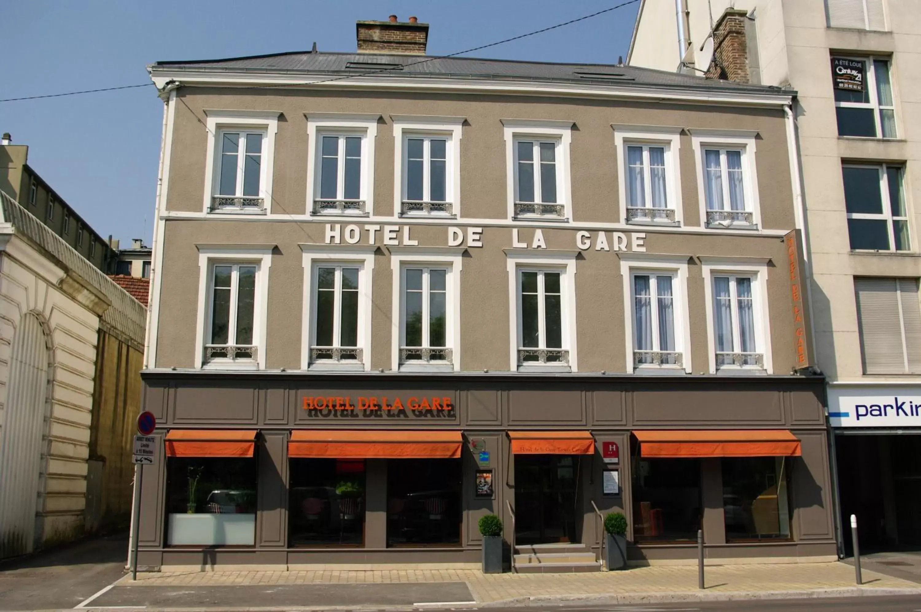 Property Building in Hotel de la Gare Troyes Centre