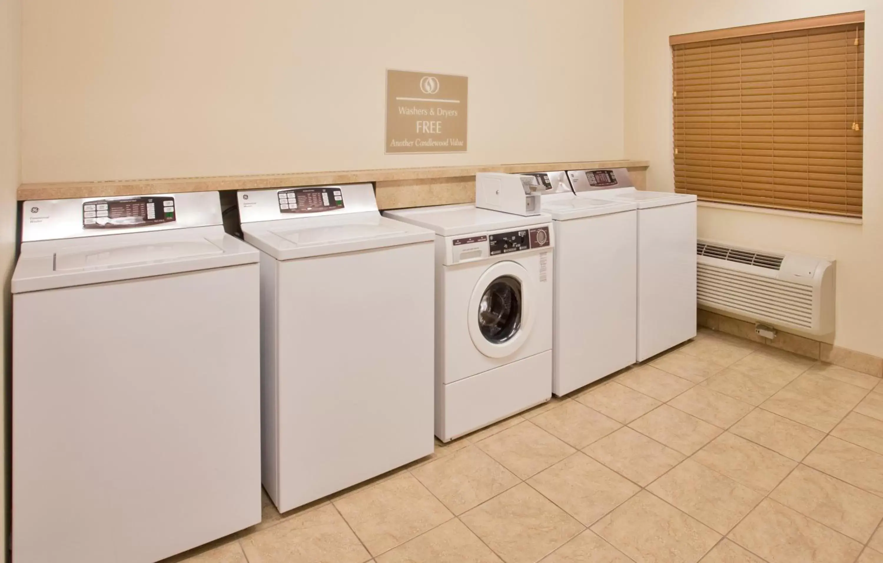 Other, Kitchen/Kitchenette in Candlewood Suites Springfield, an IHG Hotel