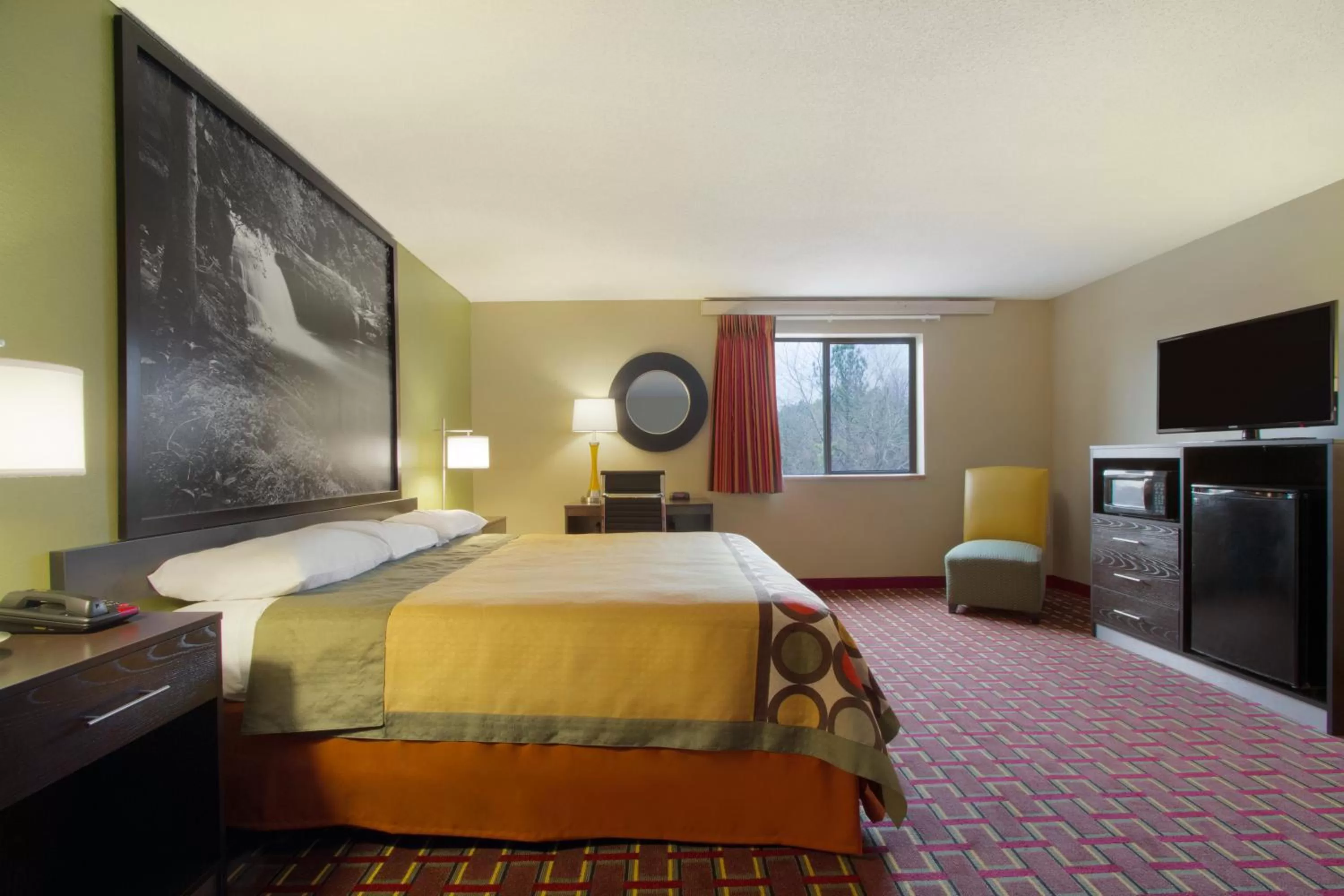 Bedroom, Bed in Super 8 by Wyndham Homewood Birmingham Area