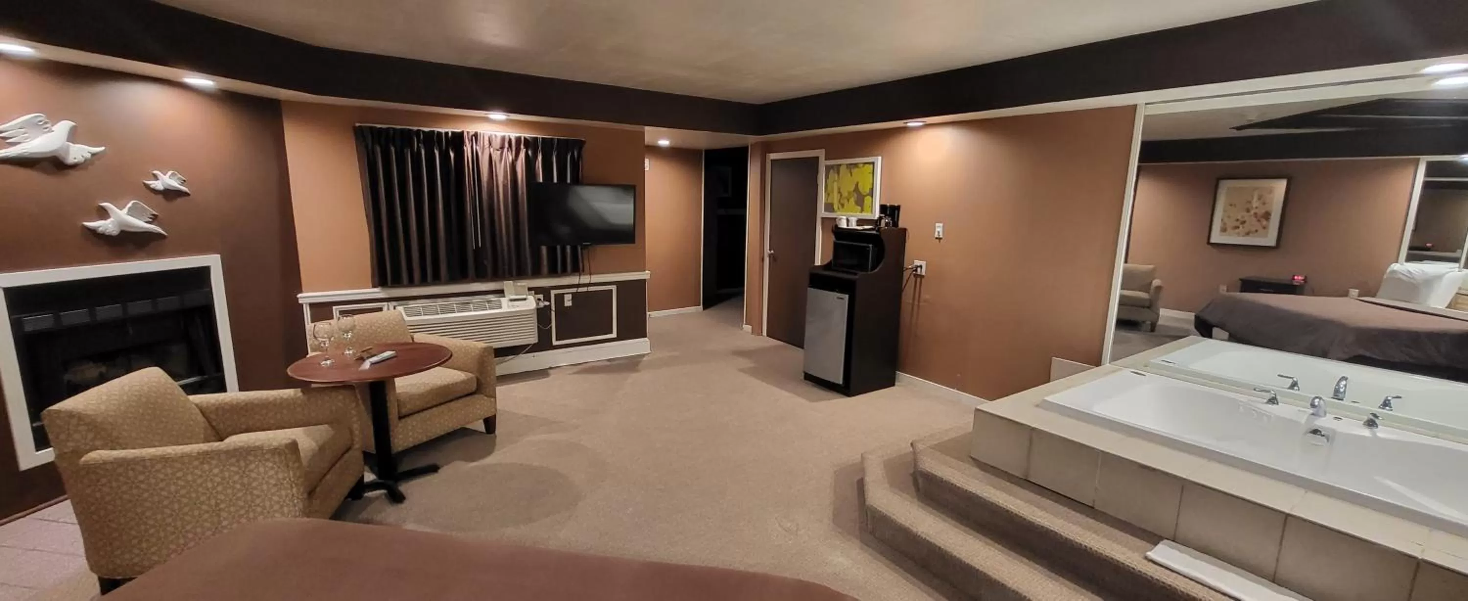 TV and multimedia in Inn of the Dove - Romantic Luxury Suites with Jacuzzi & Seasonal Fireplace at Harrisburg-Hershey-Philadelphia, PA