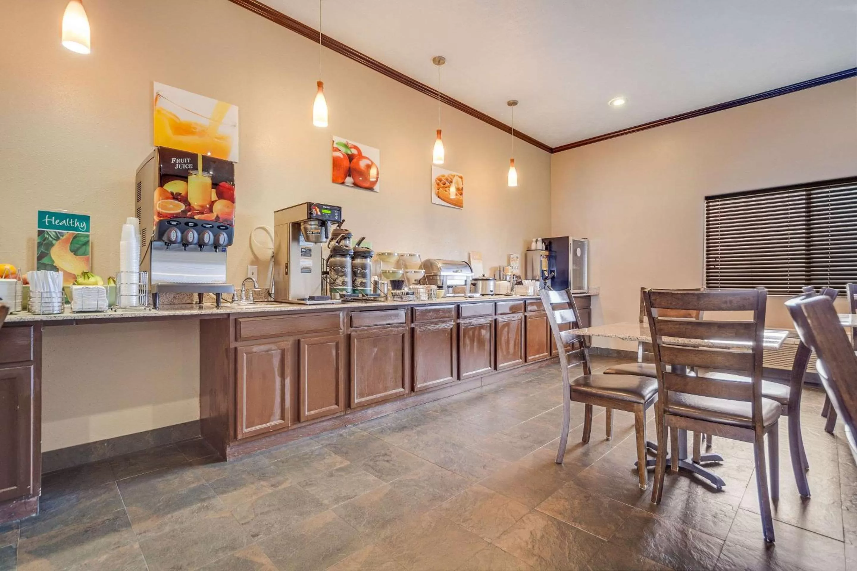 Breakfast in Quality Inn Hastings