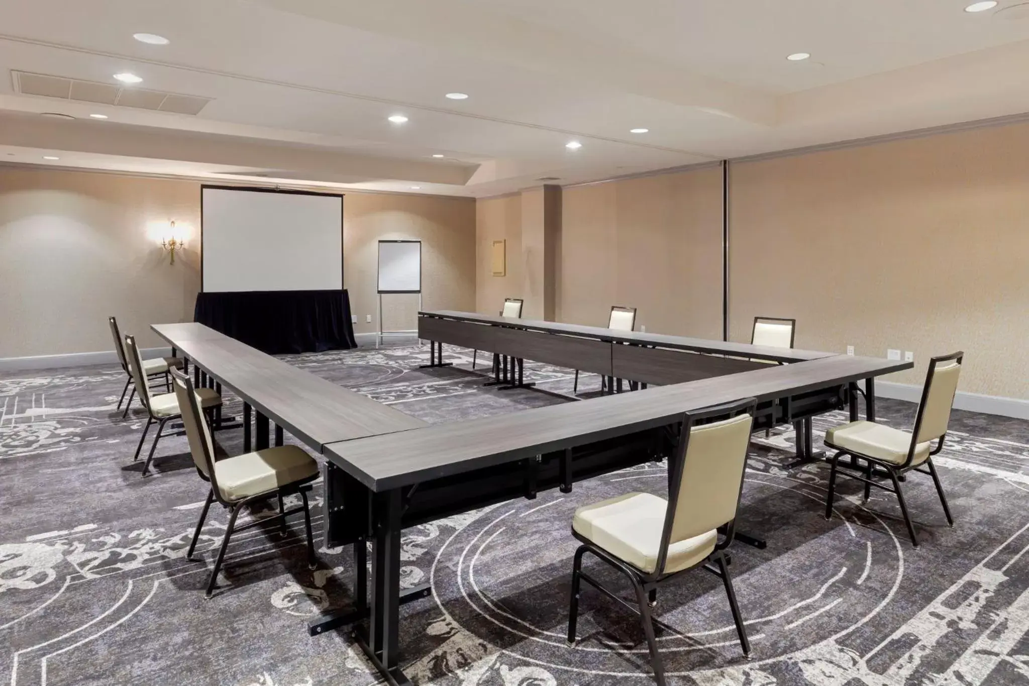 Meeting/conference room in Omni New Haven Hotel at Yale
