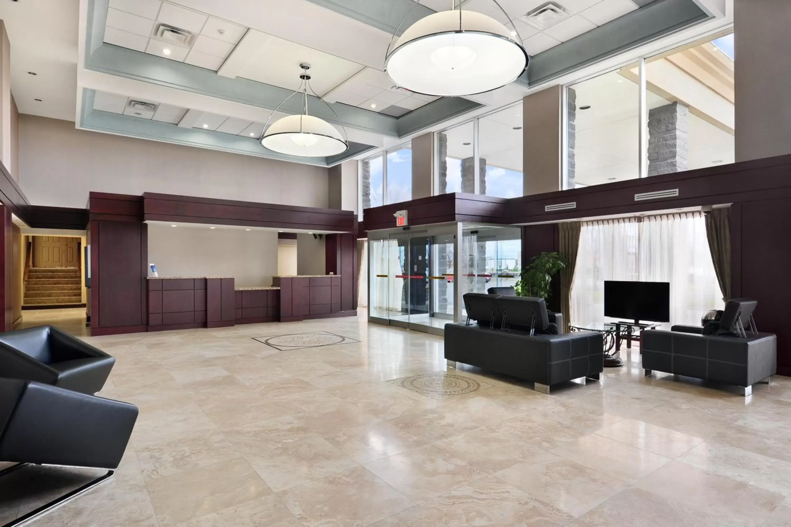 Day, Lobby/Reception in Comfort Inn & Conference Centre Toronto Airport