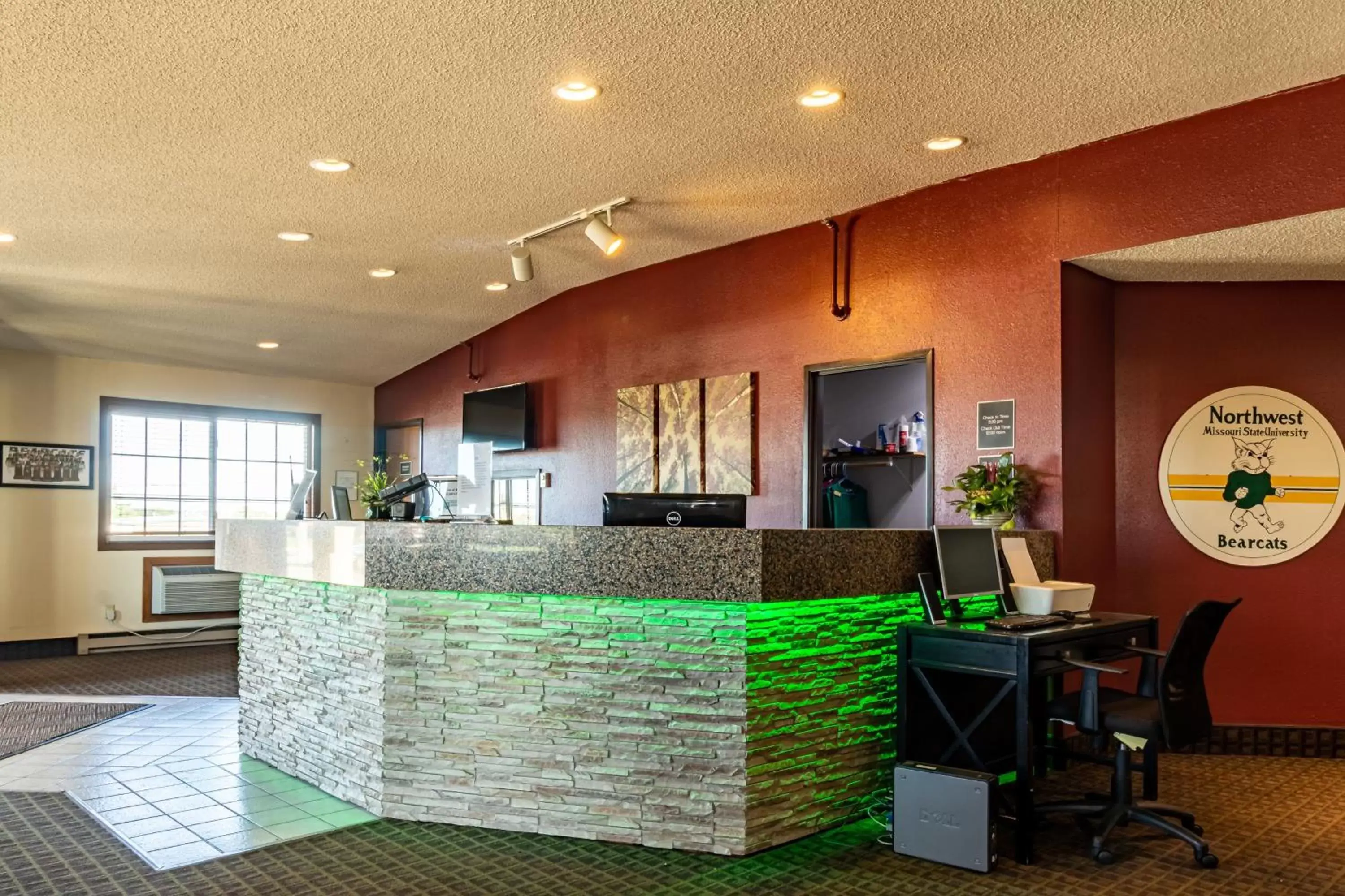 Lobby/Reception in Bearcat Inn and Suites