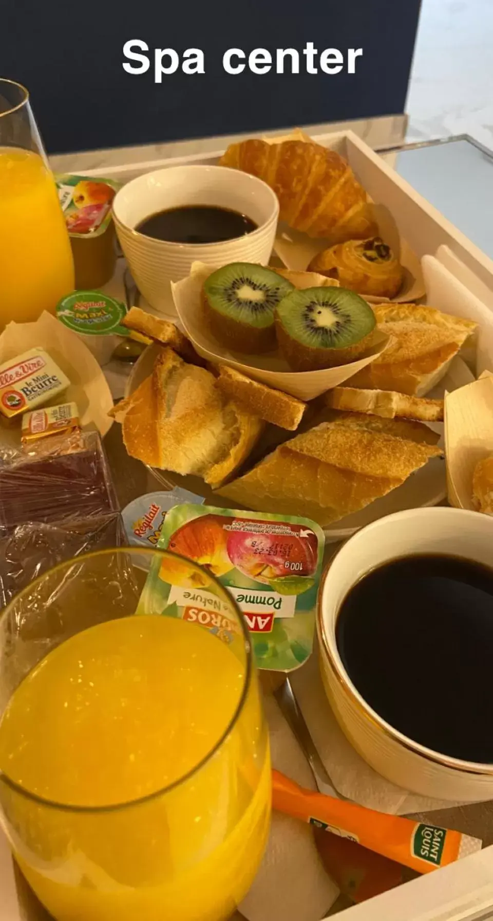 Breakfast in Hôtel Center Saint-Quentin
