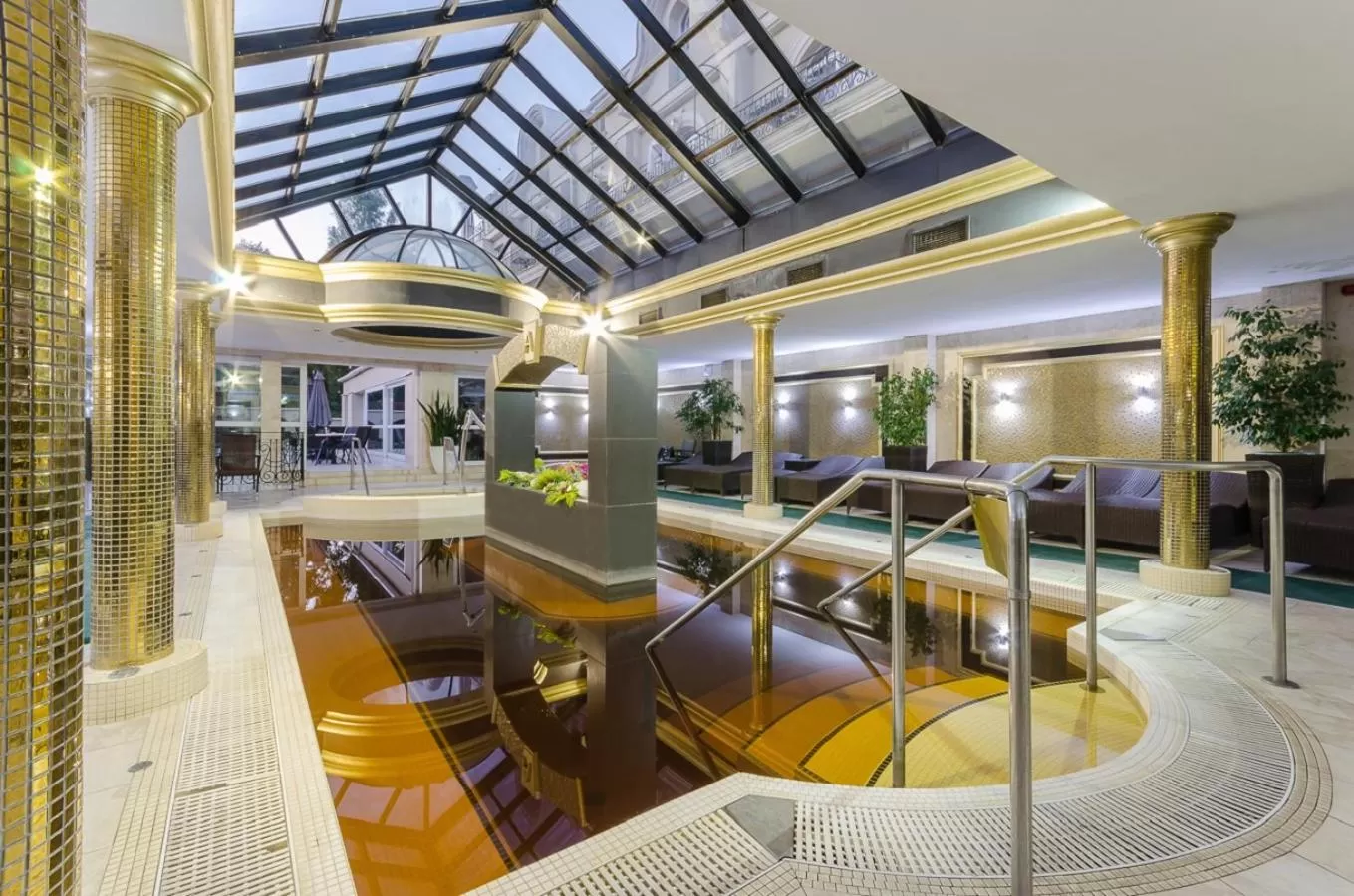 Swimming pool in Hotel Aurum