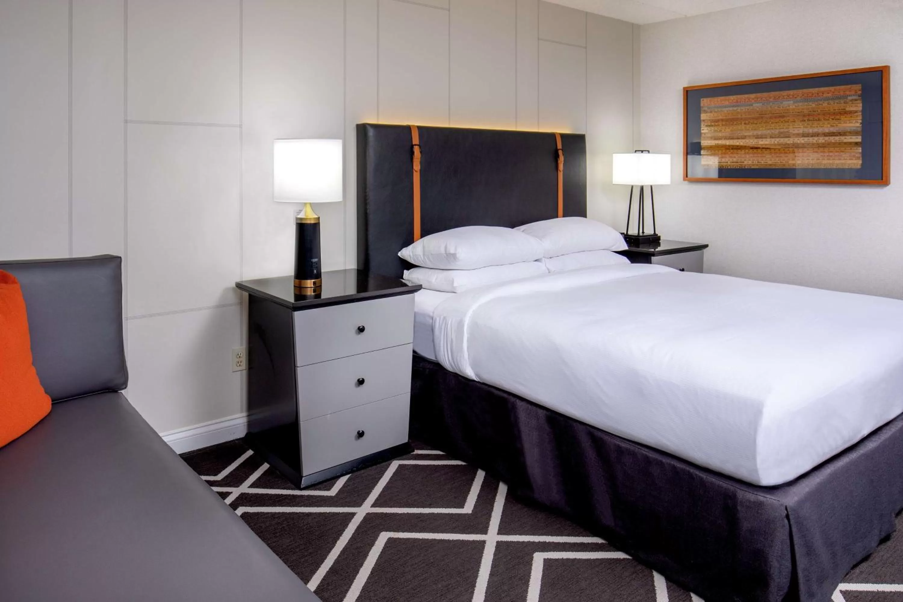 Living room, Bed in Hilton Boston Woburn