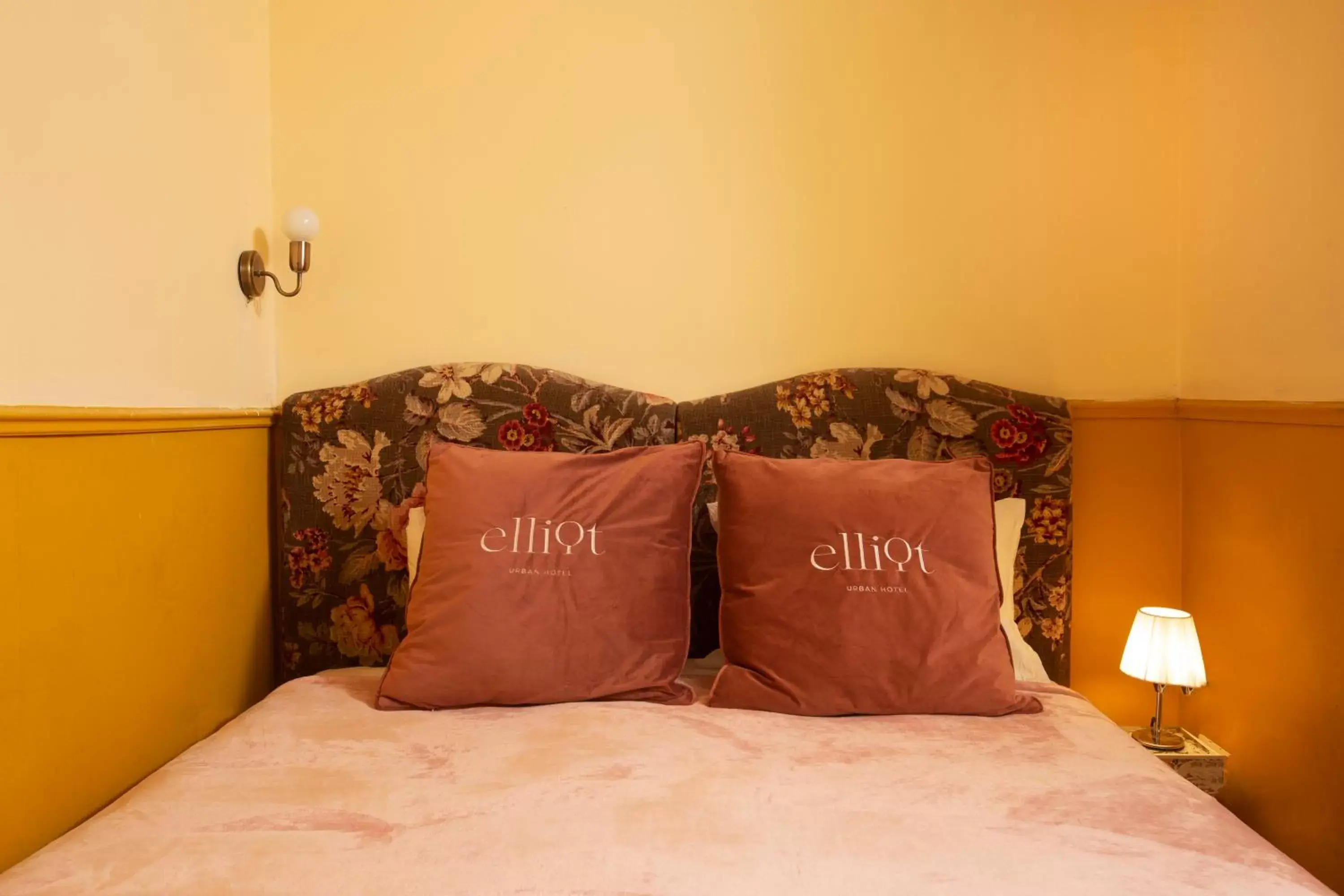 Bed in The Elliot - Adults only