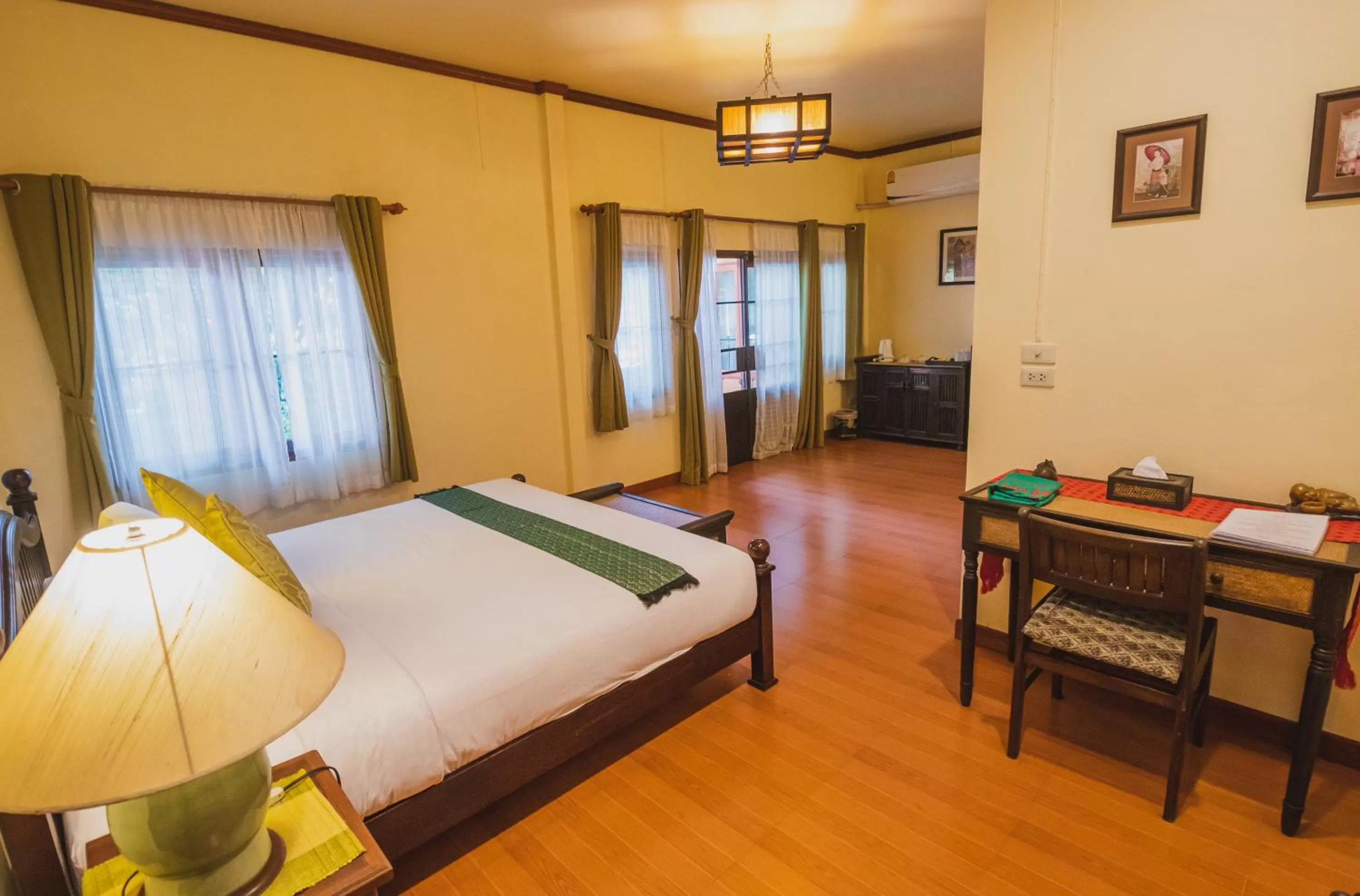 Photo of the whole room, Bed in Joy's House & Tour