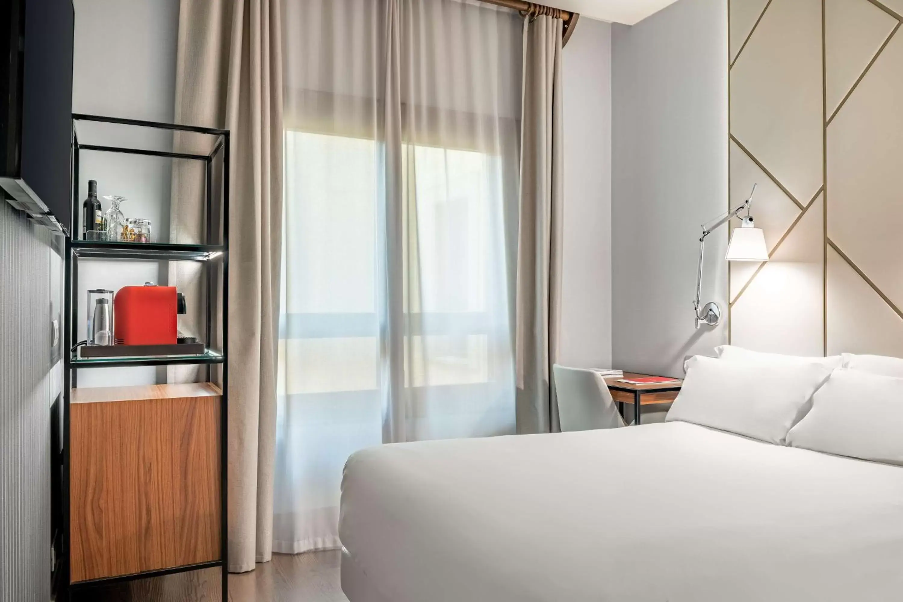 Photo of the whole room, Bed in NH Collection León Plaza Mayor Photo of the whole room, Bed in NH Collection León Plaza Mayor