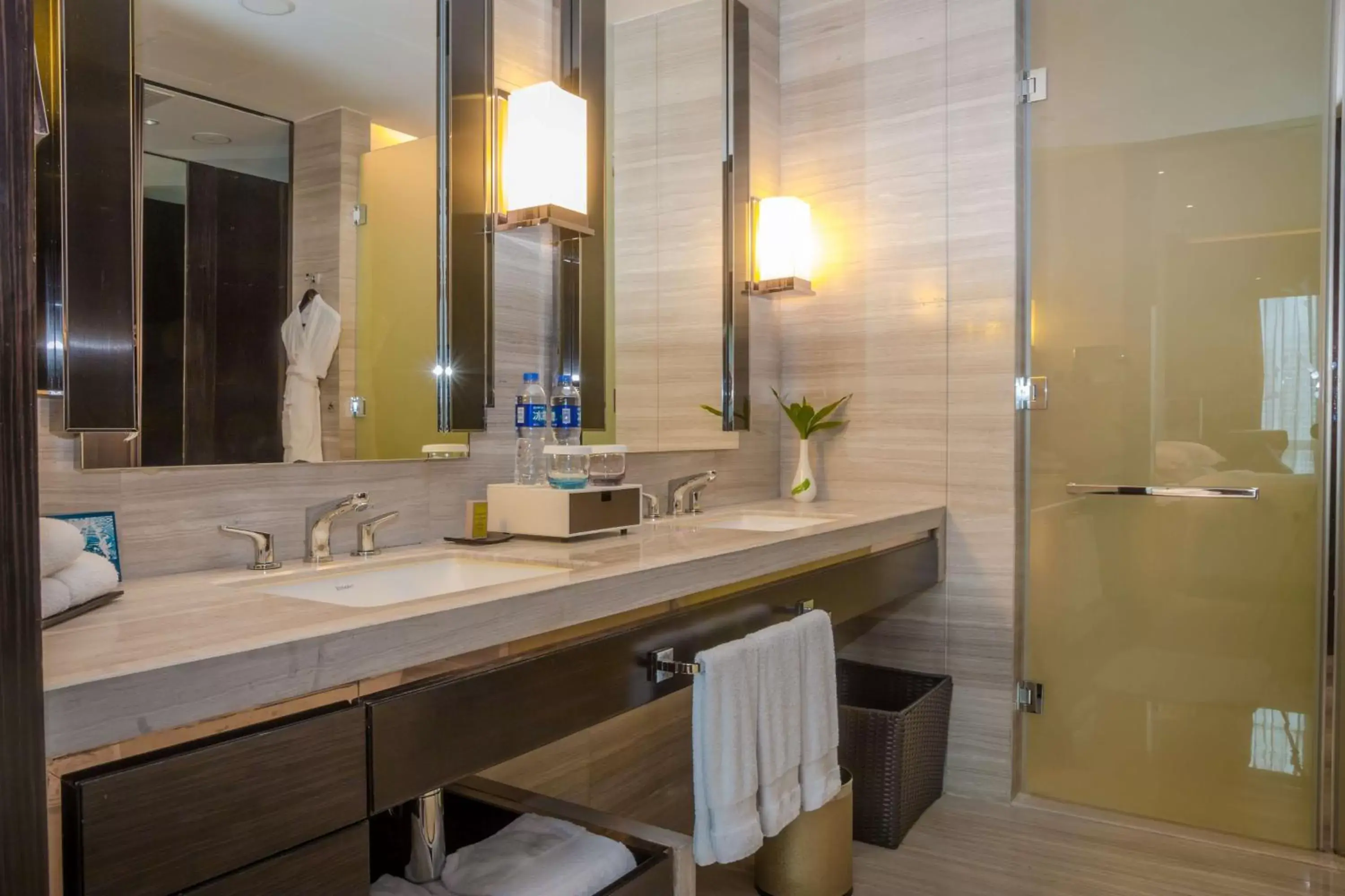 Bathroom in Hilton Shenzhen Futian, Metro Station at Hotel Front Door, Close to Futian Convention & Exhibition Center