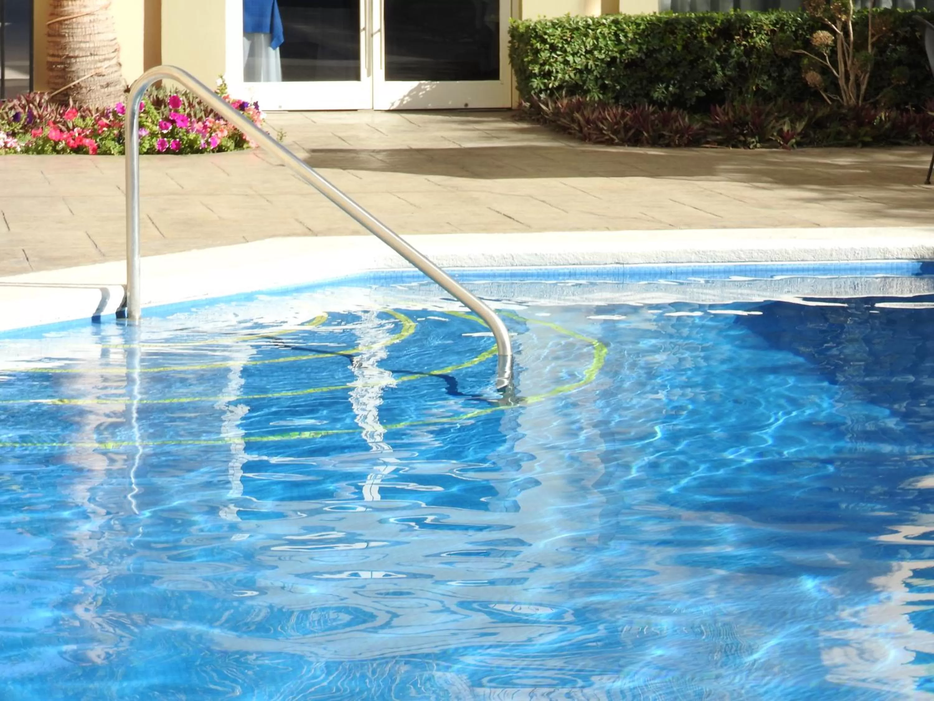 People in Best Western PLUS Los Mochis