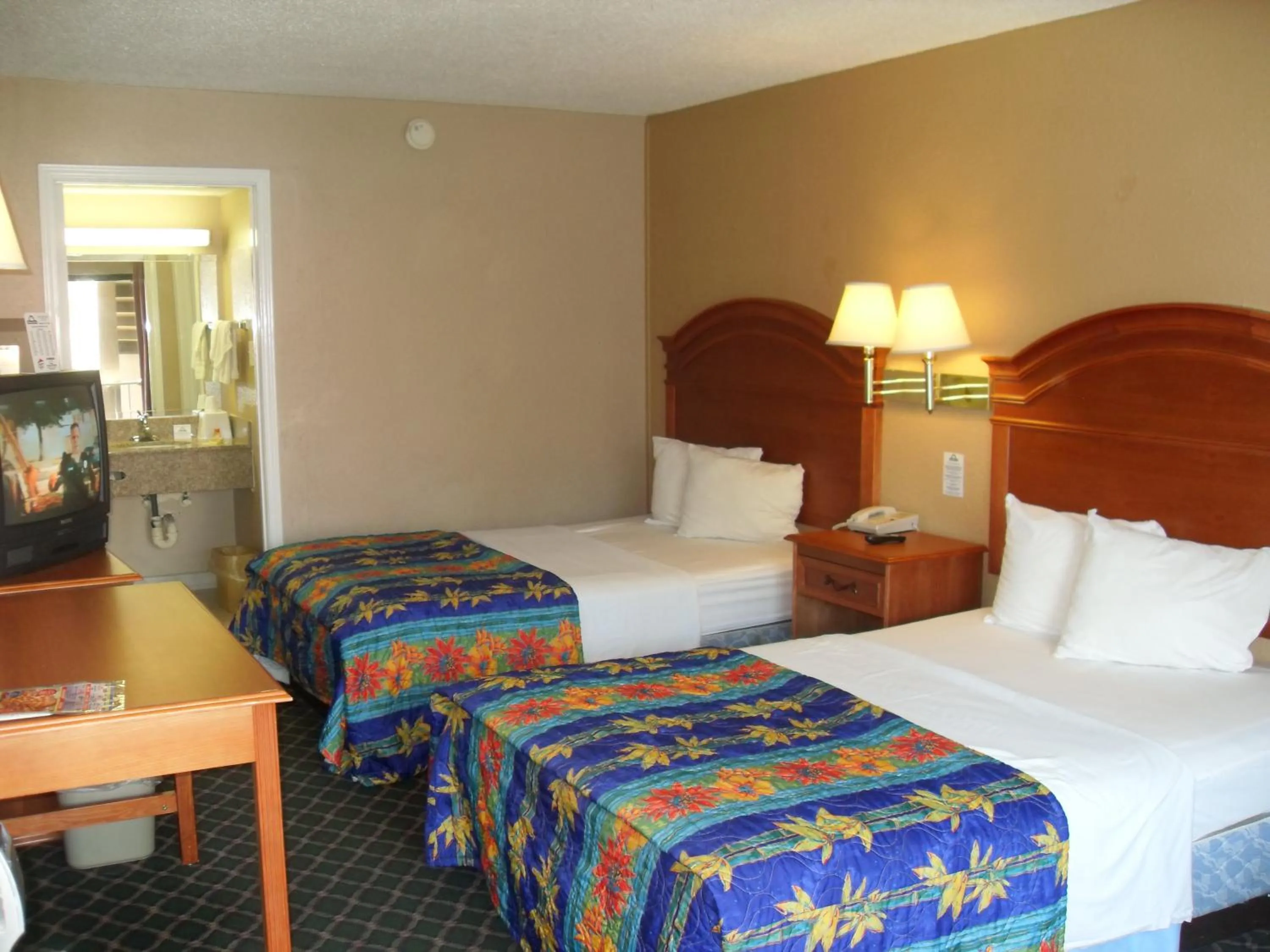 2 Double Bed, Mobility/Hearing Accessible Room, Roll-In Shower,Non-Smoking in Days Inn by Wyndham San Antonio Splashtown/ATT Center