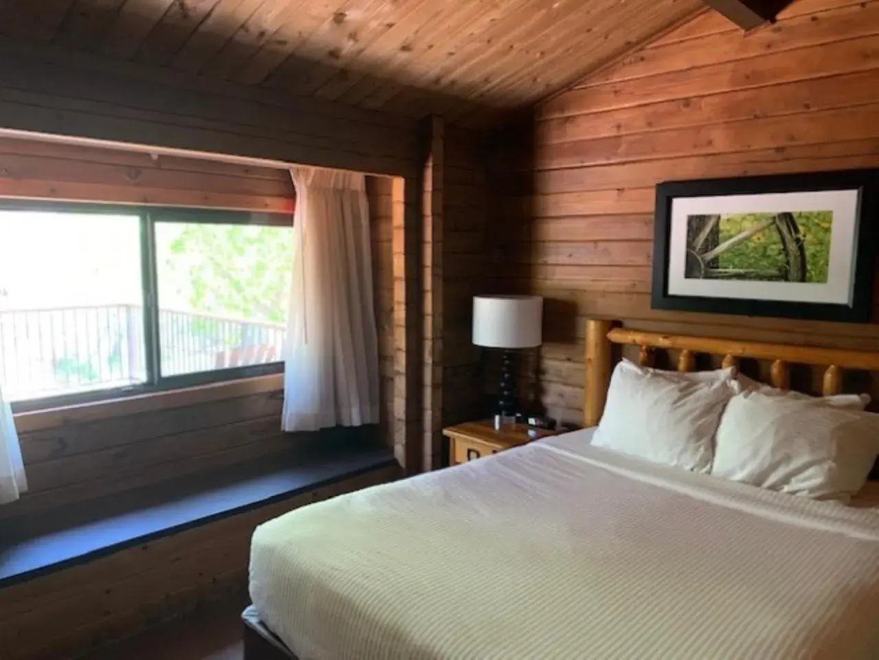 Bed in Kohl's Ranch Lodge