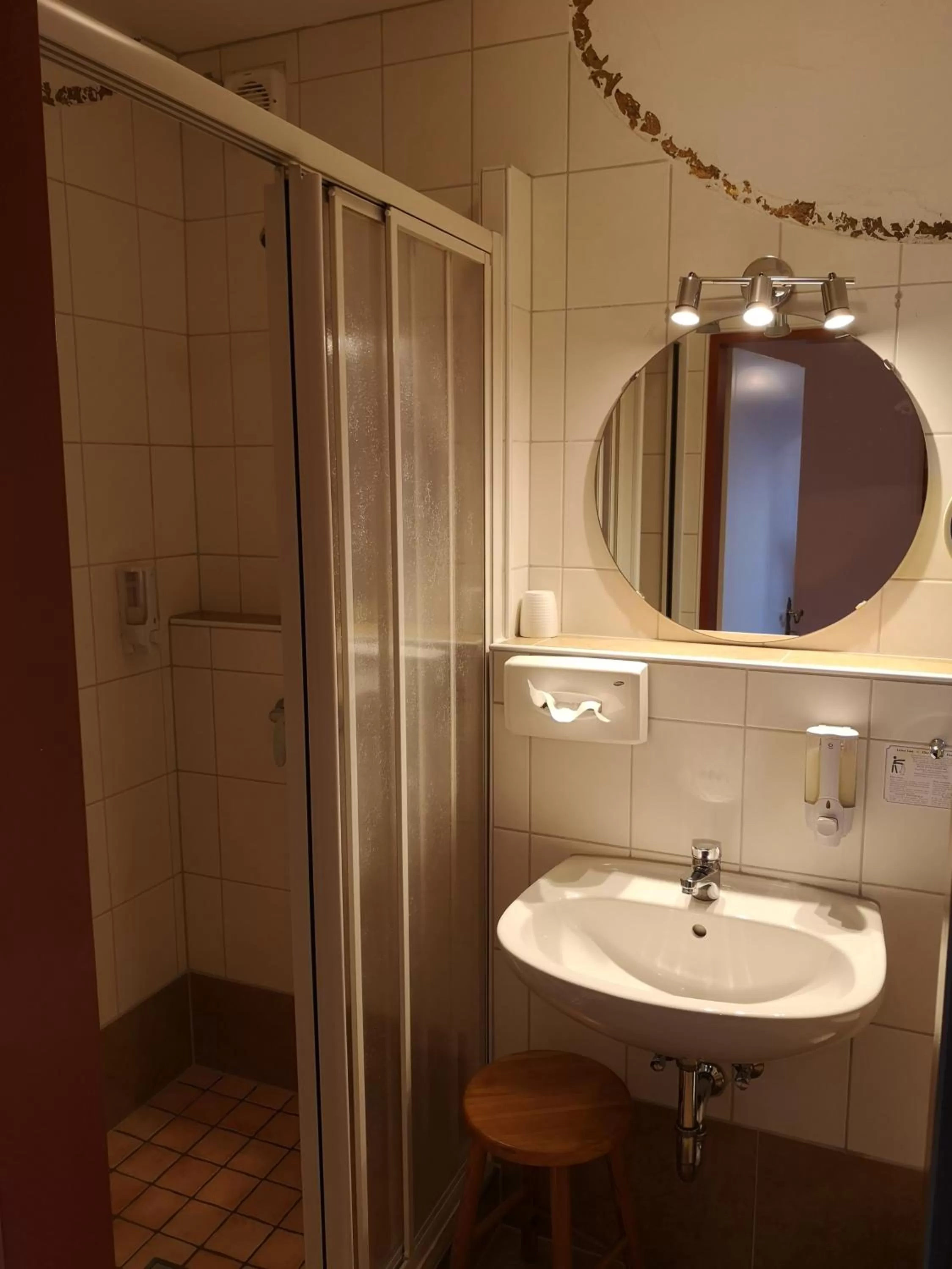 Bathroom in Hotel Goldflair am Rathaus