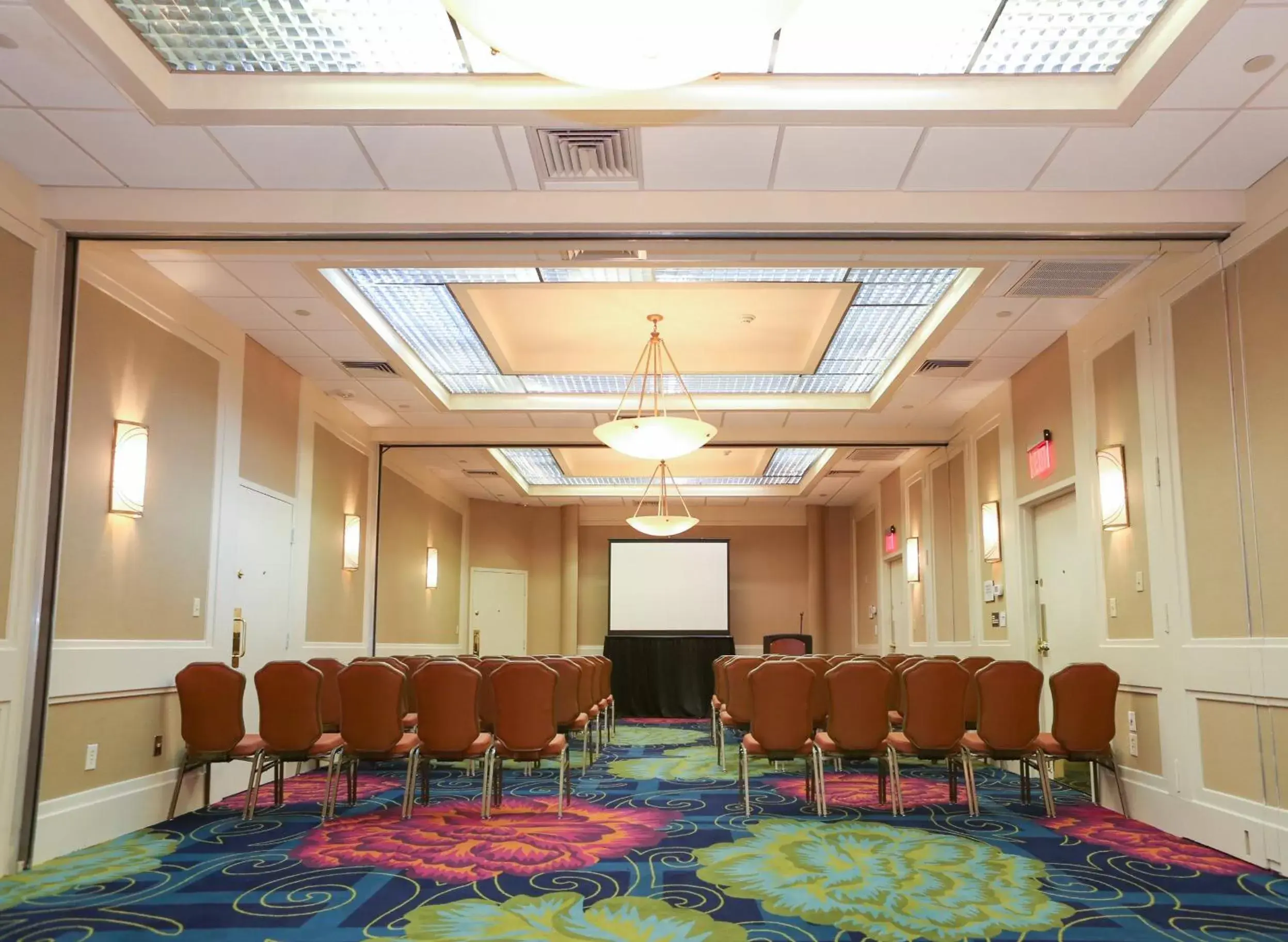 Meeting/conference room in Crowne Plaza Hotel Virginia Beach-Norfolk, an IHG Hotel