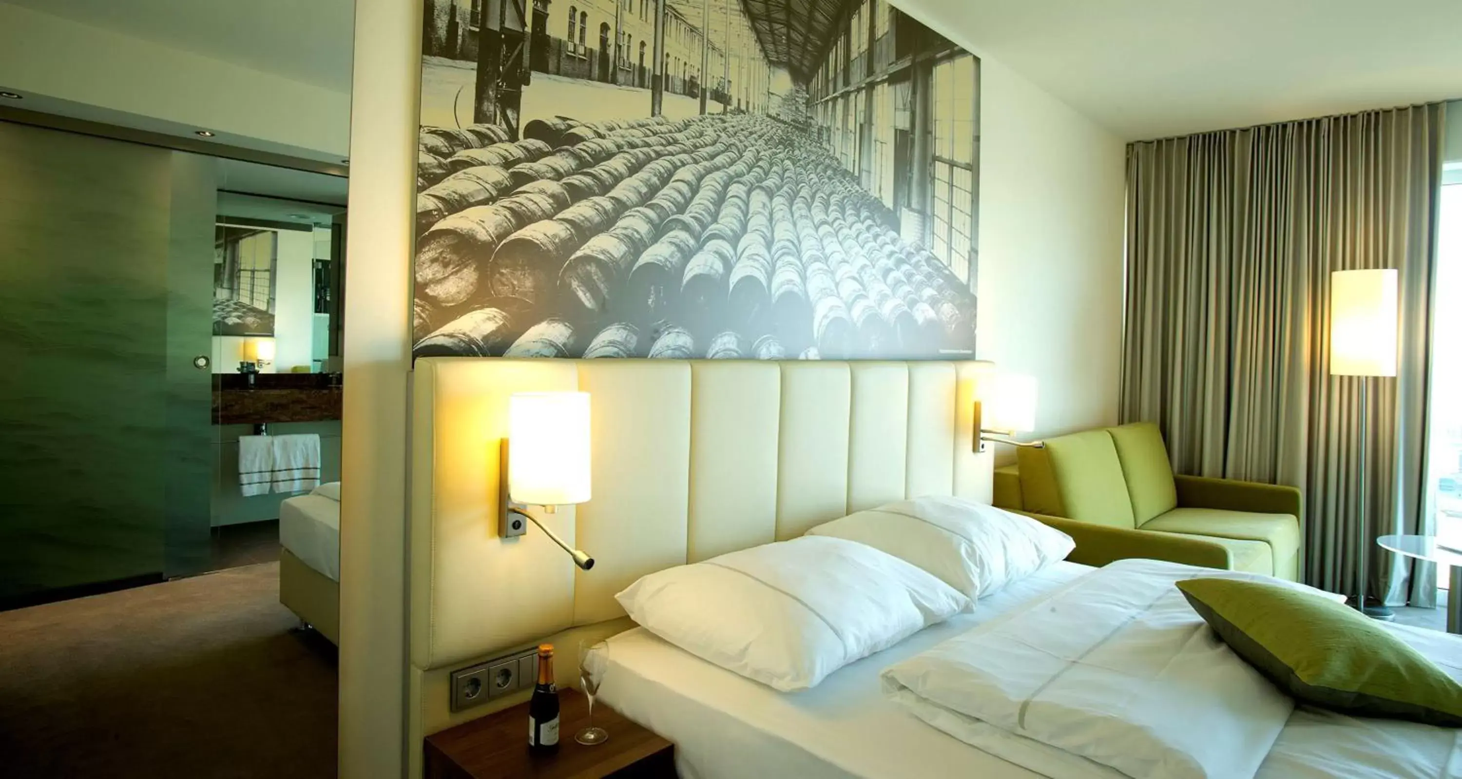 Photo of the whole room, Bed in Best Western Plus Hotel Bremerhaven