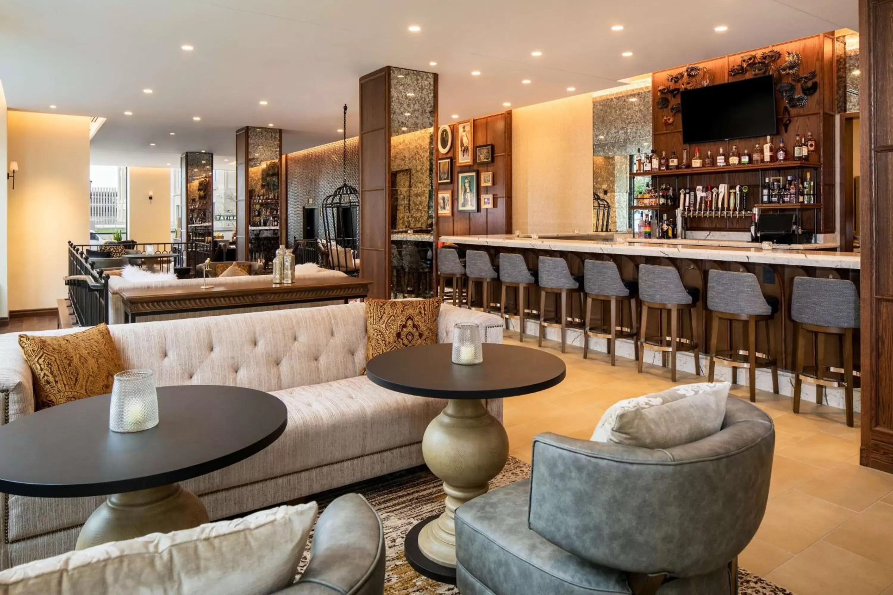 Breakfast, Lounge/Bar in The Peregrine Omaha Downtown Curio Collection By Hilton
