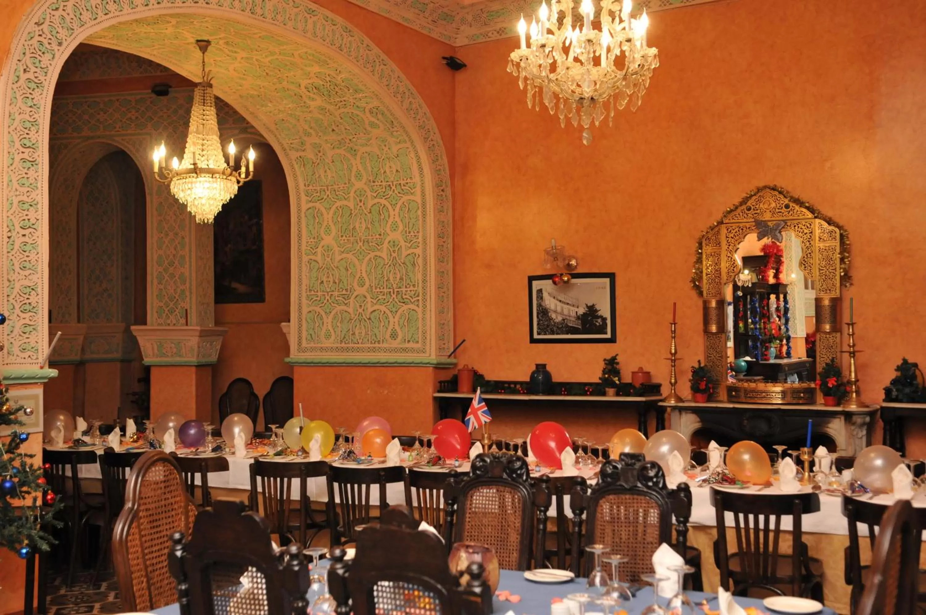 Restaurant/Places to Eat in Hotel Continental