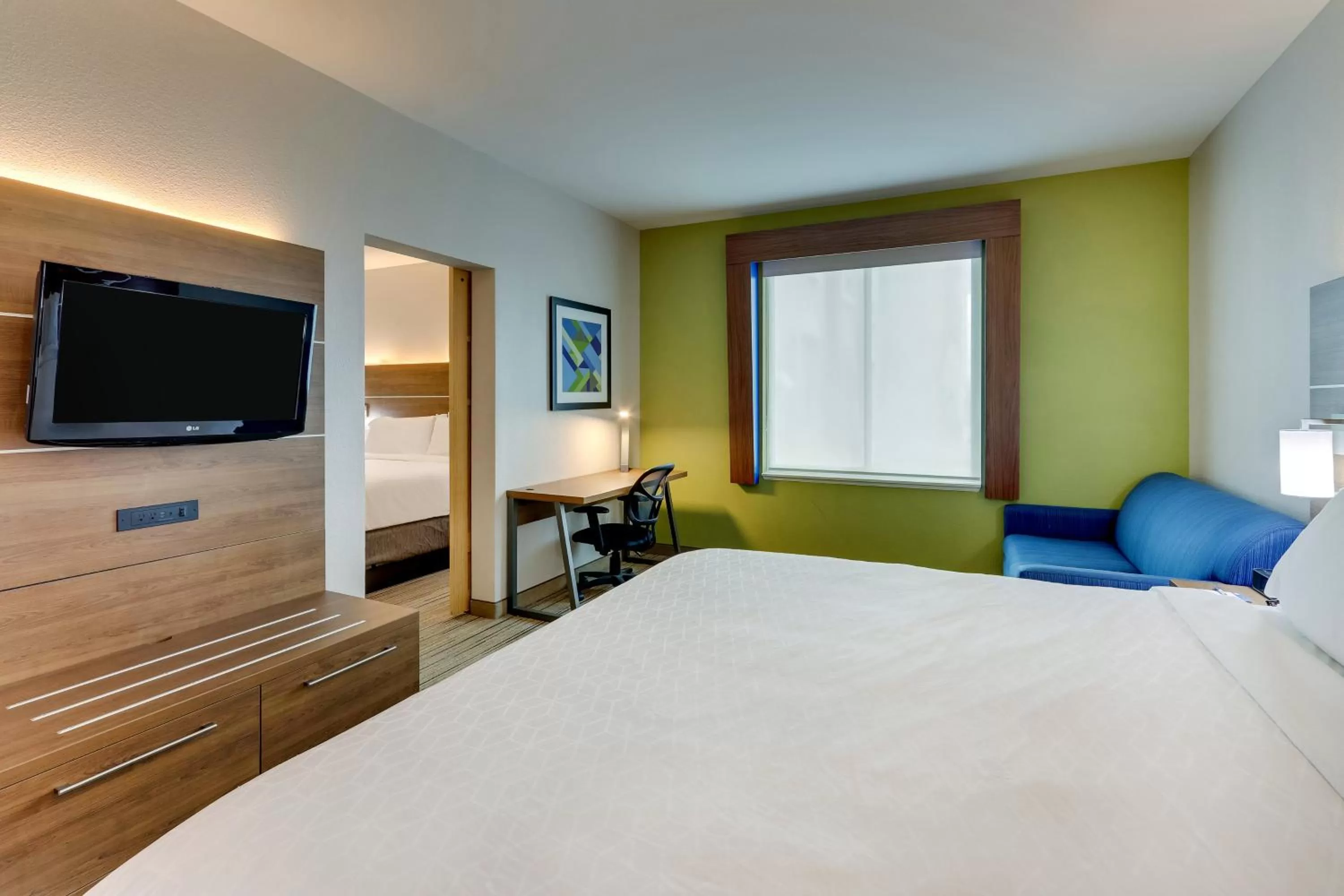 Photo of the whole room, Bed in Holiday Inn Express & Suites Waxahachie by IHG