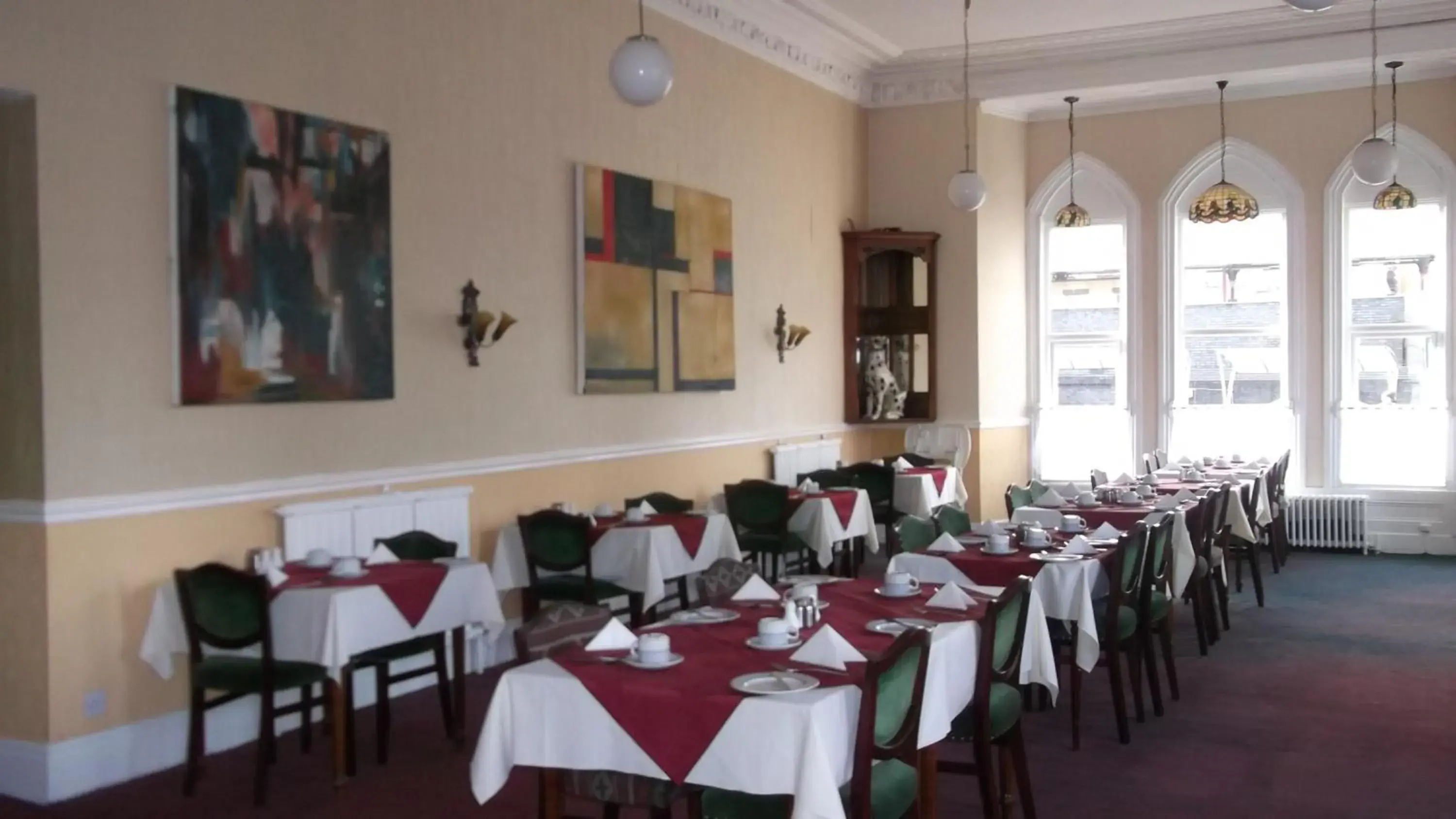 Restaurant/Places to Eat in Patten Arms Hotel