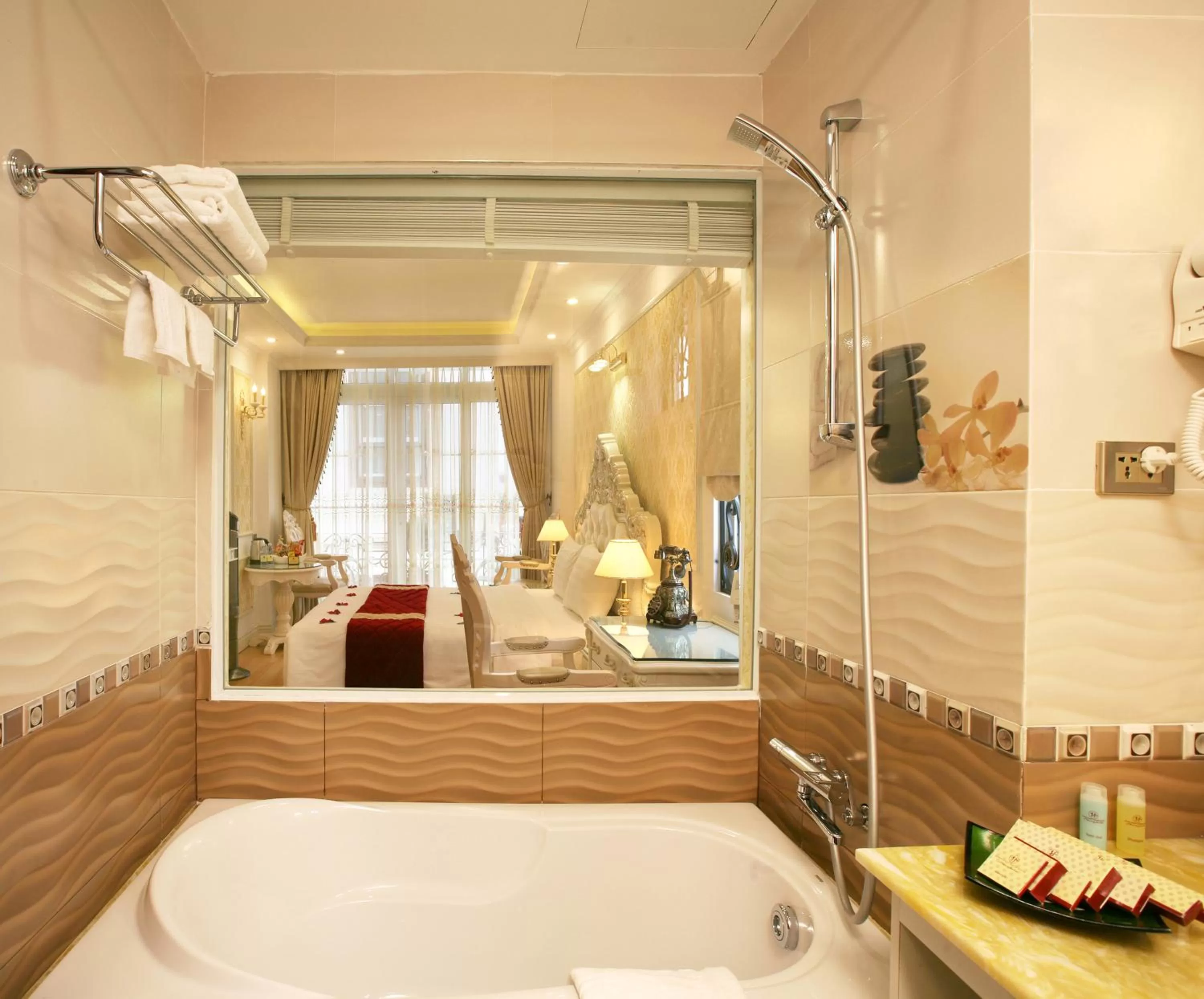 Bath in Hanoi Hotel Royal