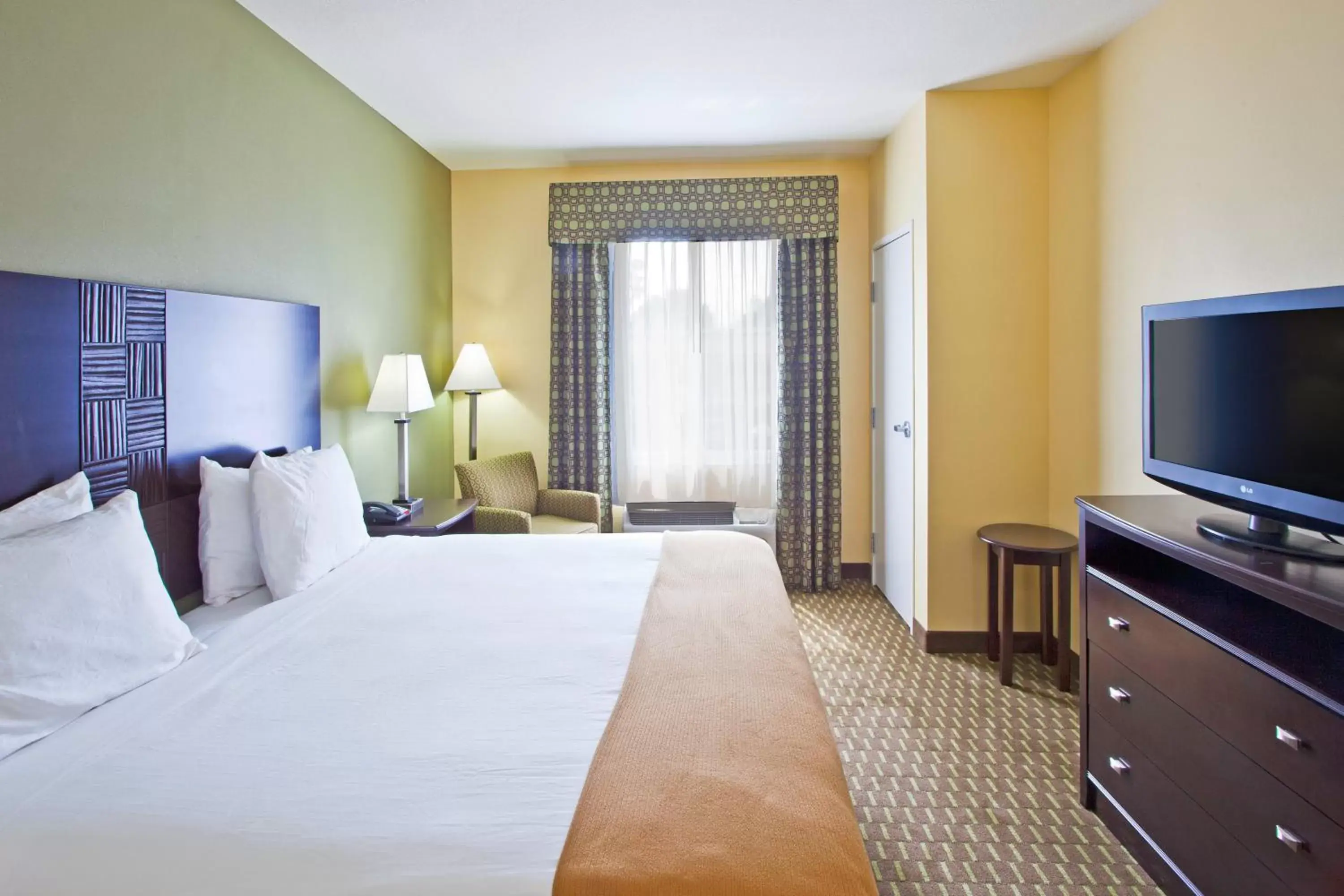 Photo of the whole room, Bed in Holiday Inn Express and Suites Saint Augustine North, an IHG Hotel