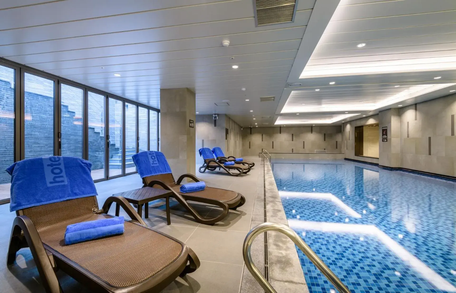 Swimming Pool in Hotel Sumorum