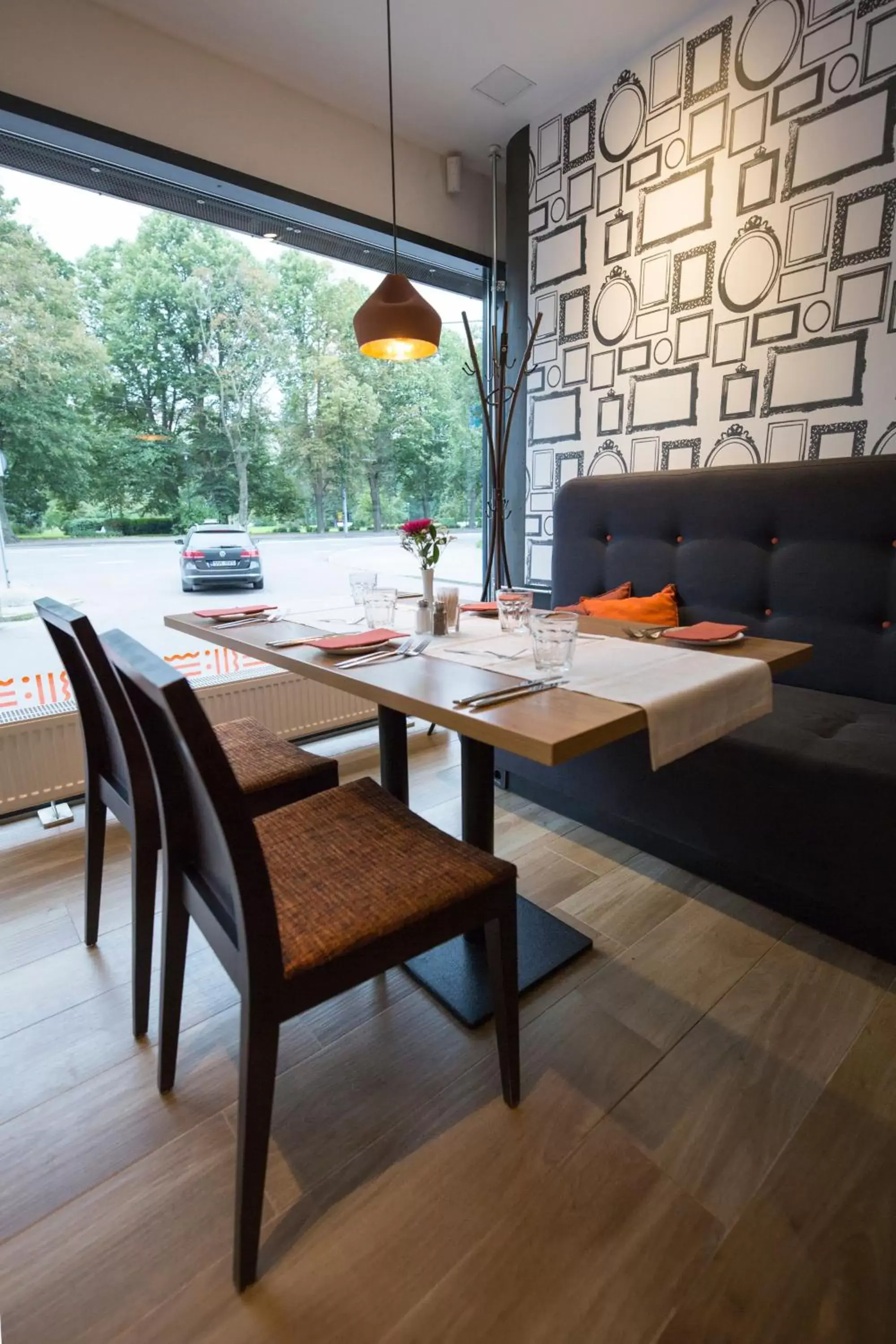 Restaurant/places to eat, Dining Area in Go Hotel Shnelli